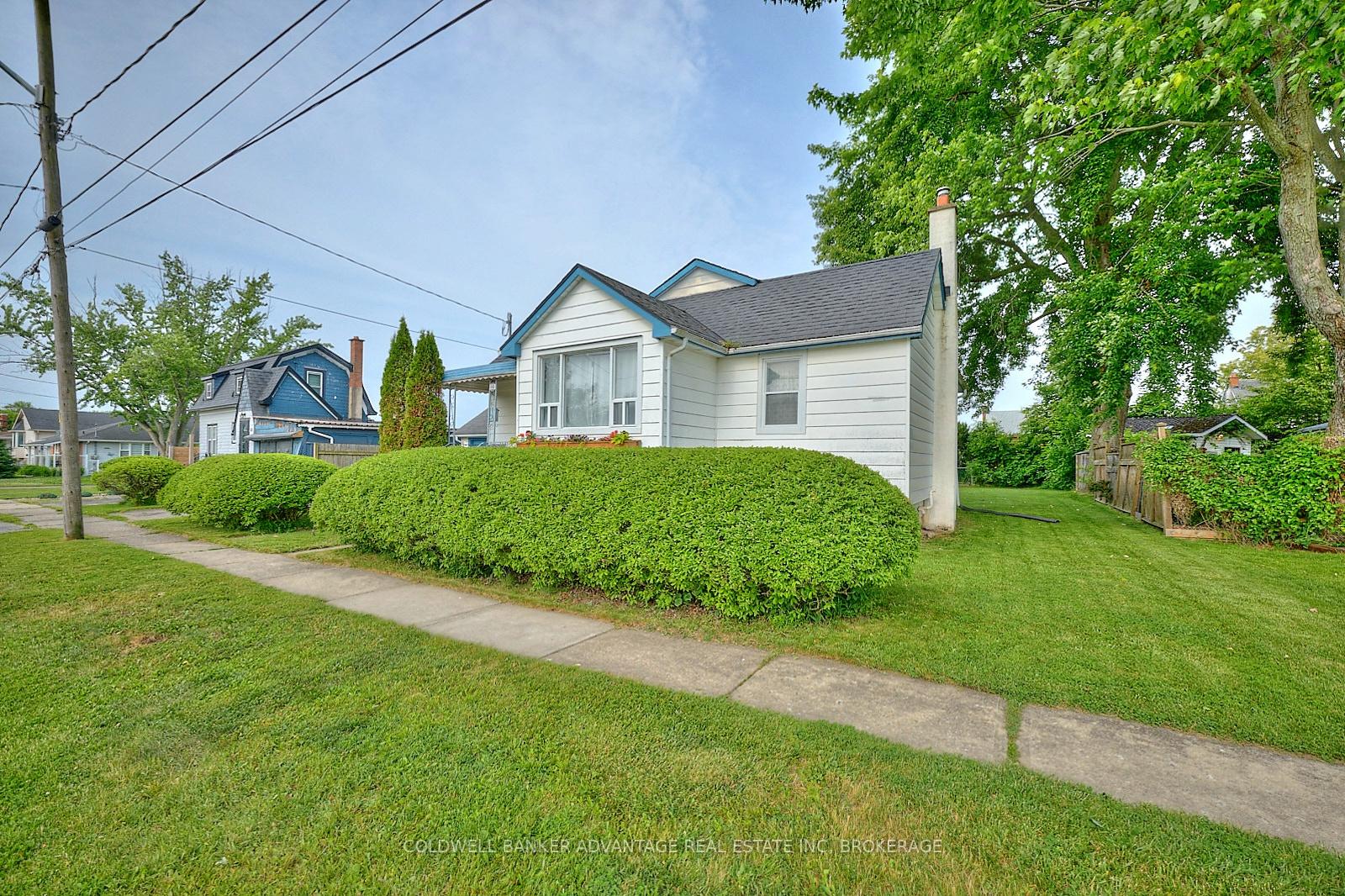 Photo 2 of 112 St Augustine Avenue, Welland, Broadway — HOMEH