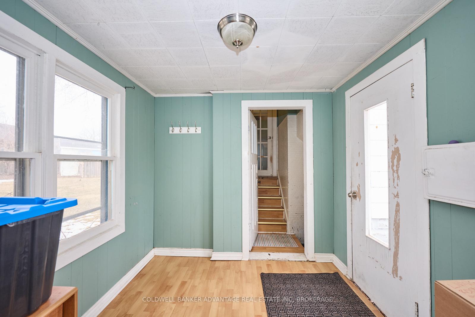 Photo 5 of 112 St Augustine Avenue, Welland, Broadway — HOMEH