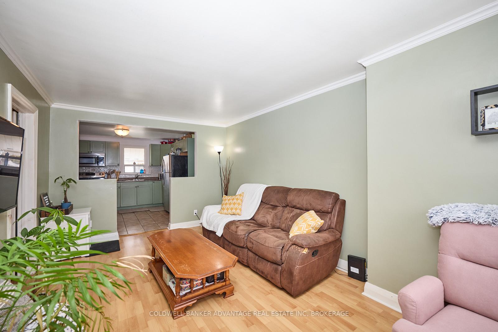Photo 6 of 112 St Augustine Avenue, Welland, Broadway — HOMEH