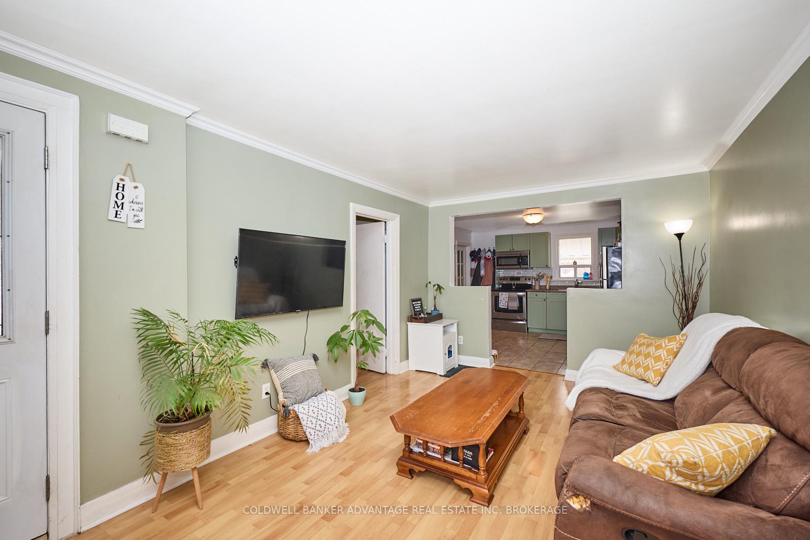 Photo 7 of 112 St Augustine Avenue, Welland, Broadway — HOMEH