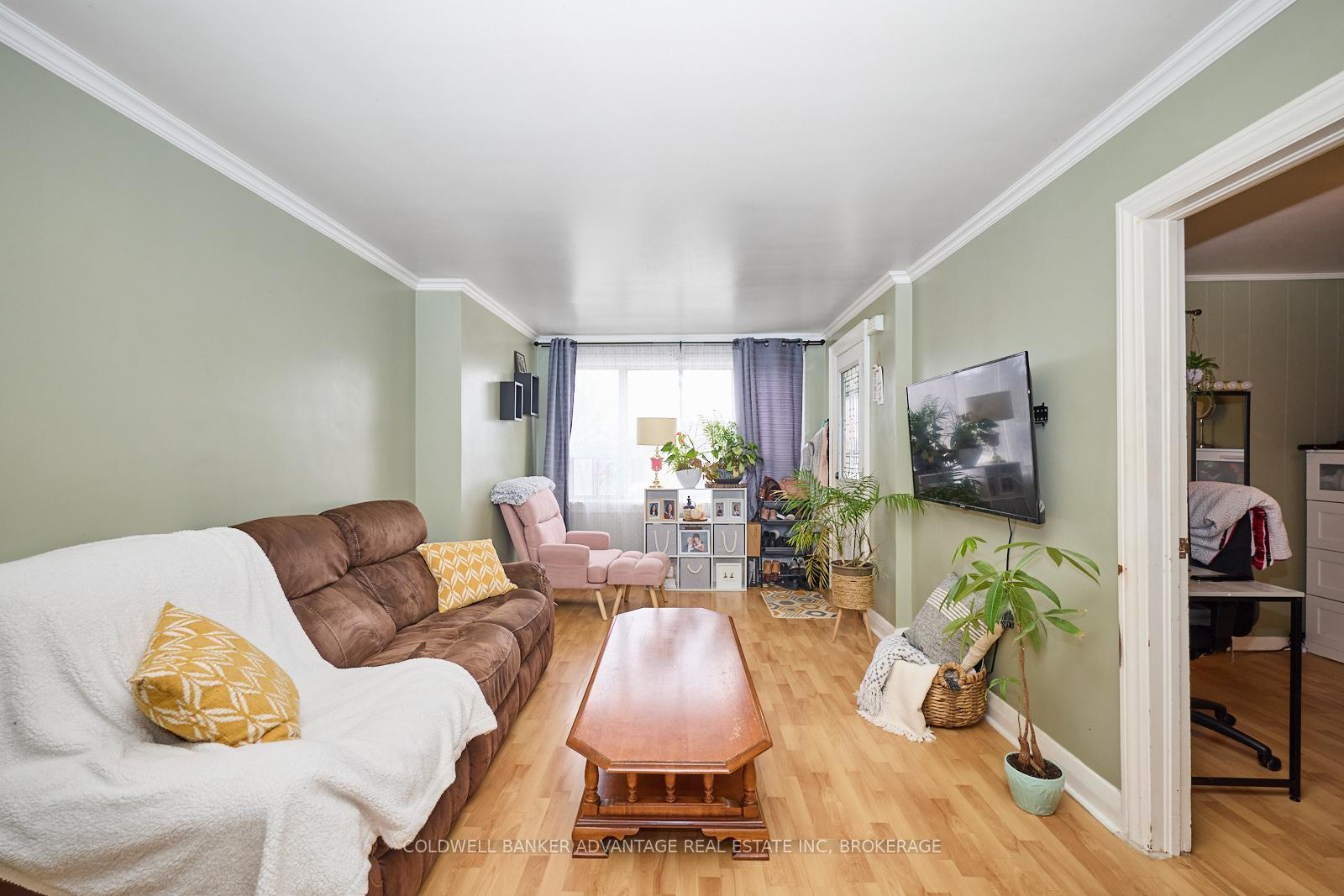 Photo 8 of 112 St Augustine Avenue, Welland, Broadway — HOMEH