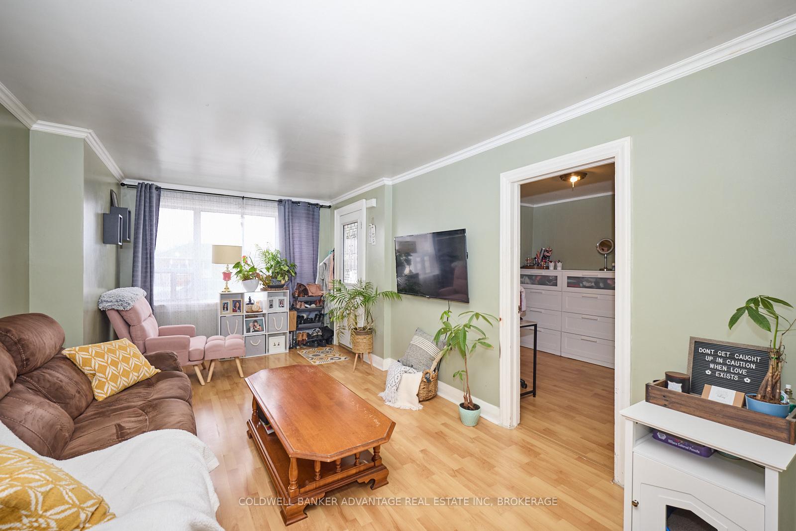 Photo 9 of 112 St Augustine Avenue, Welland, Broadway — HOMEH