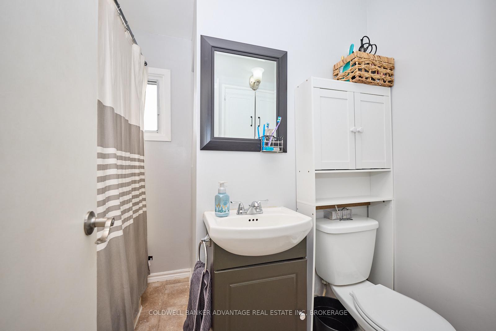 Photo 17 of 112 St Augustine Avenue, Welland, Broadway — HOMEH