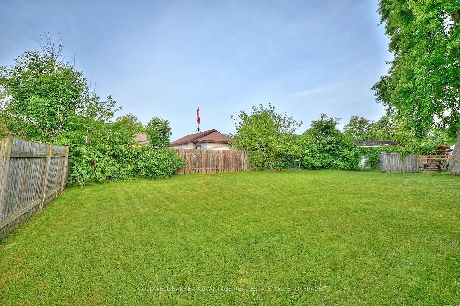 Photo 24 of 112 St Augustine Avenue, Welland, Broadway — HOMEH