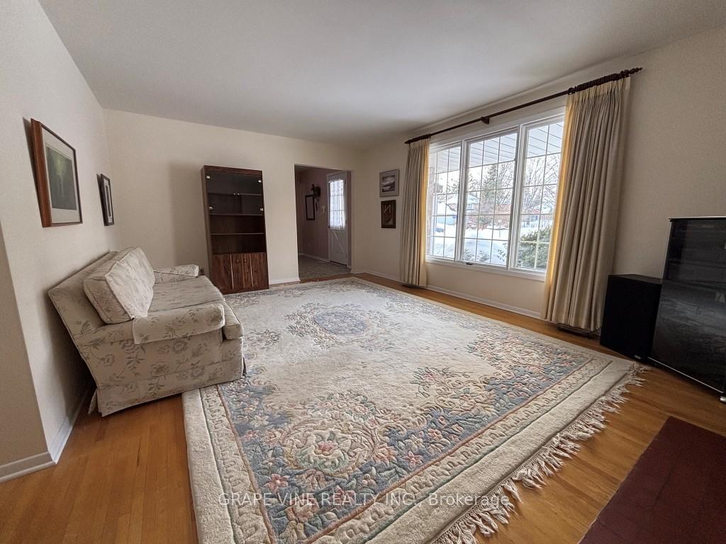 Photo 3 of 2371 Briar Hill Drive, Ottawa, Guildwood Estates - Urbandale Acres — HOMEH