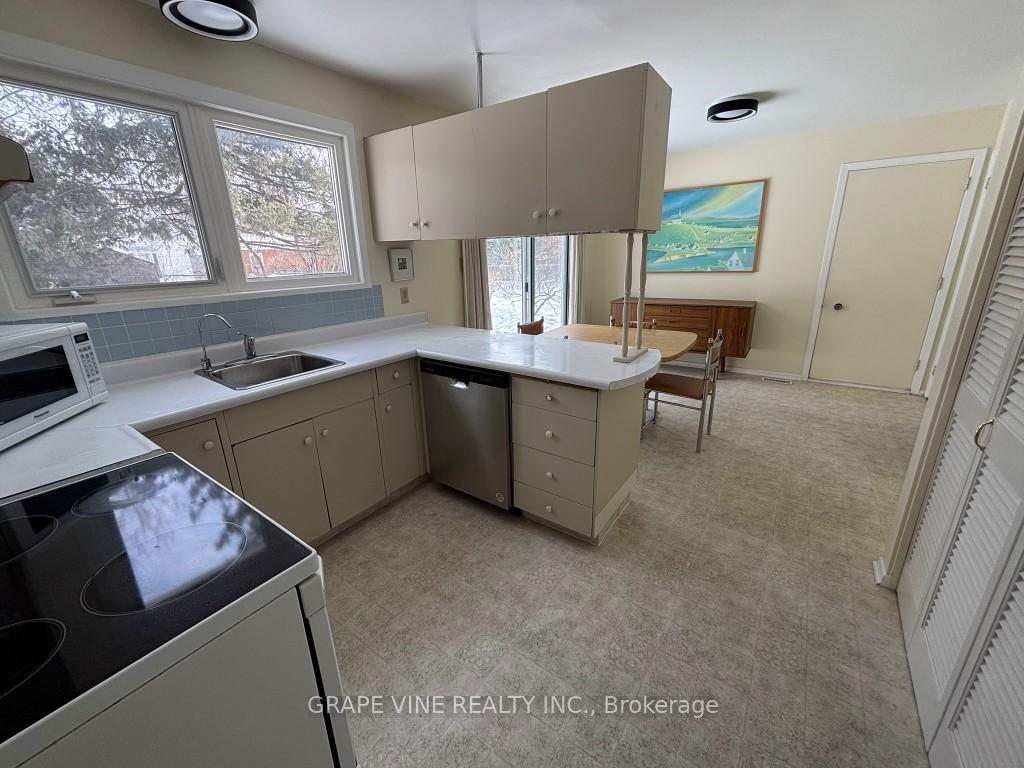 Photo 2 of 2371 Briar Hill Drive, Ottawa, Guildwood Estates - Urbandale Acres — HOMEH