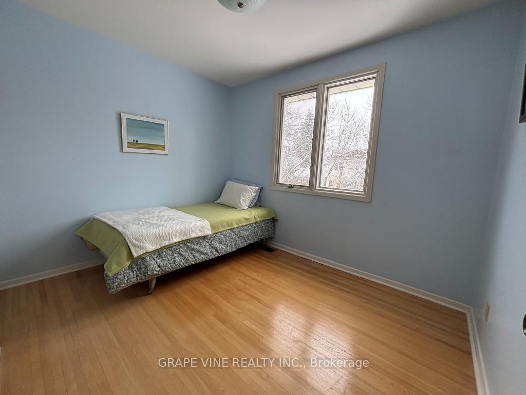 Photo 10 of 2371 Briar Hill Drive, Ottawa, Guildwood Estates - Urbandale Acres — HOMEH