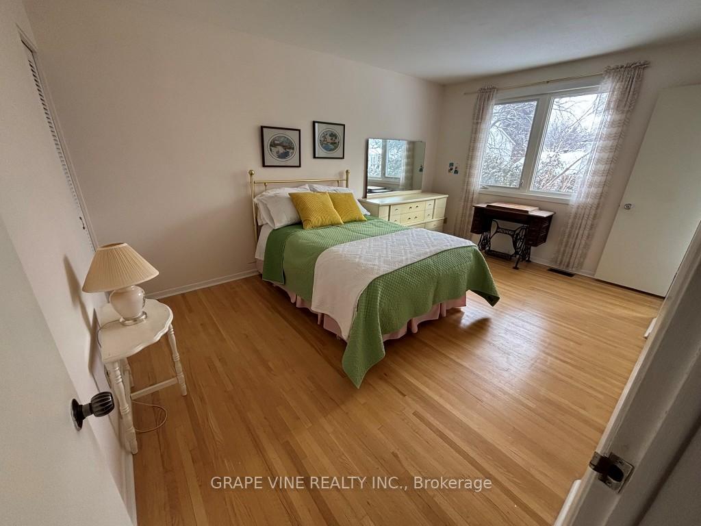 Photo 6 of 2371 Briar Hill Drive, Ottawa, Guildwood Estates - Urbandale Acres — HOMEH