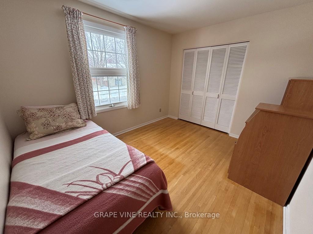 Photo 5 of 2371 Briar Hill Drive, Ottawa, Guildwood Estates - Urbandale Acres — HOMEH