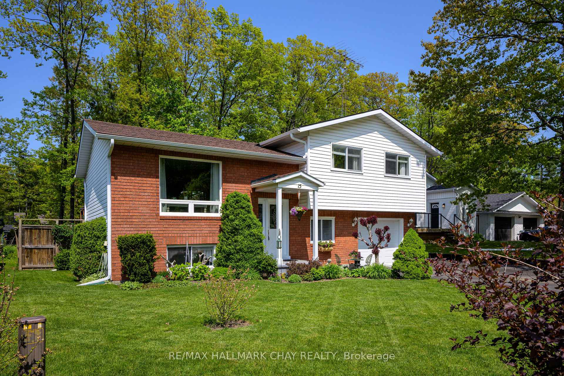 Front of 15 Oaktree Court