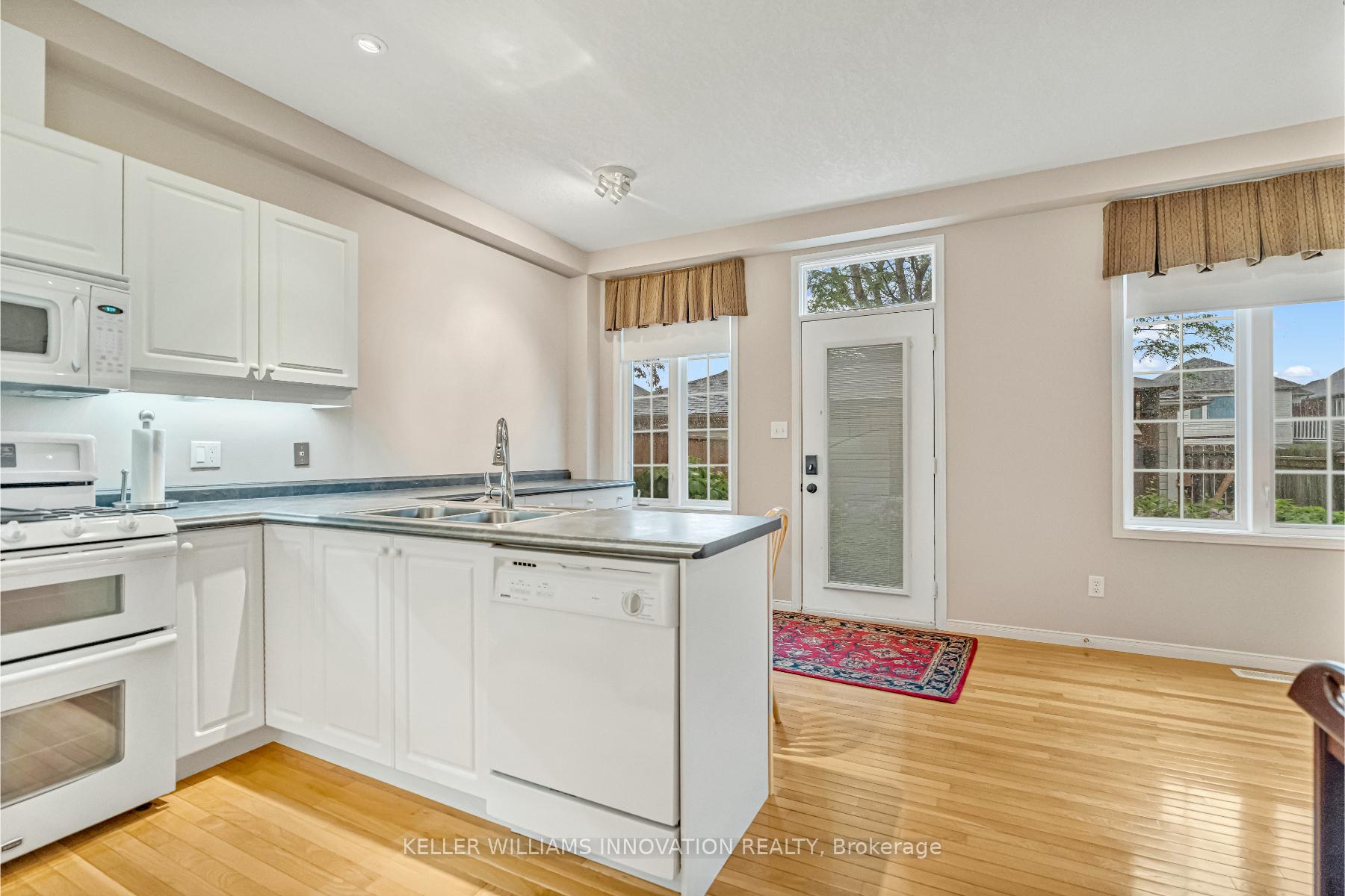 Photo 13 of 598 New Bedford Drive, Waterloo — HOMEH