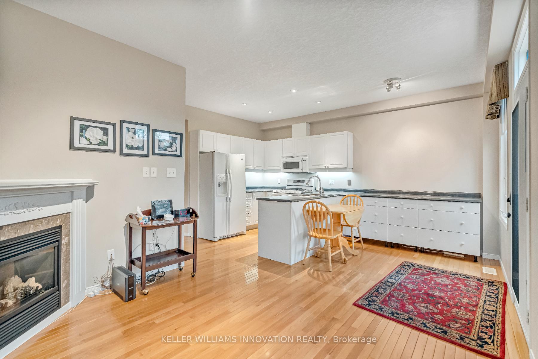 Photo 15 of 598 New Bedford Drive, Waterloo — HOMEH