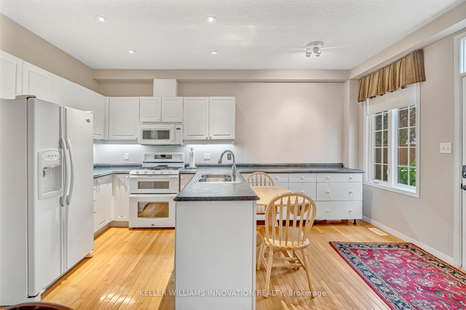Photo 16 of 598 New Bedford Drive, Waterloo — HOMEH