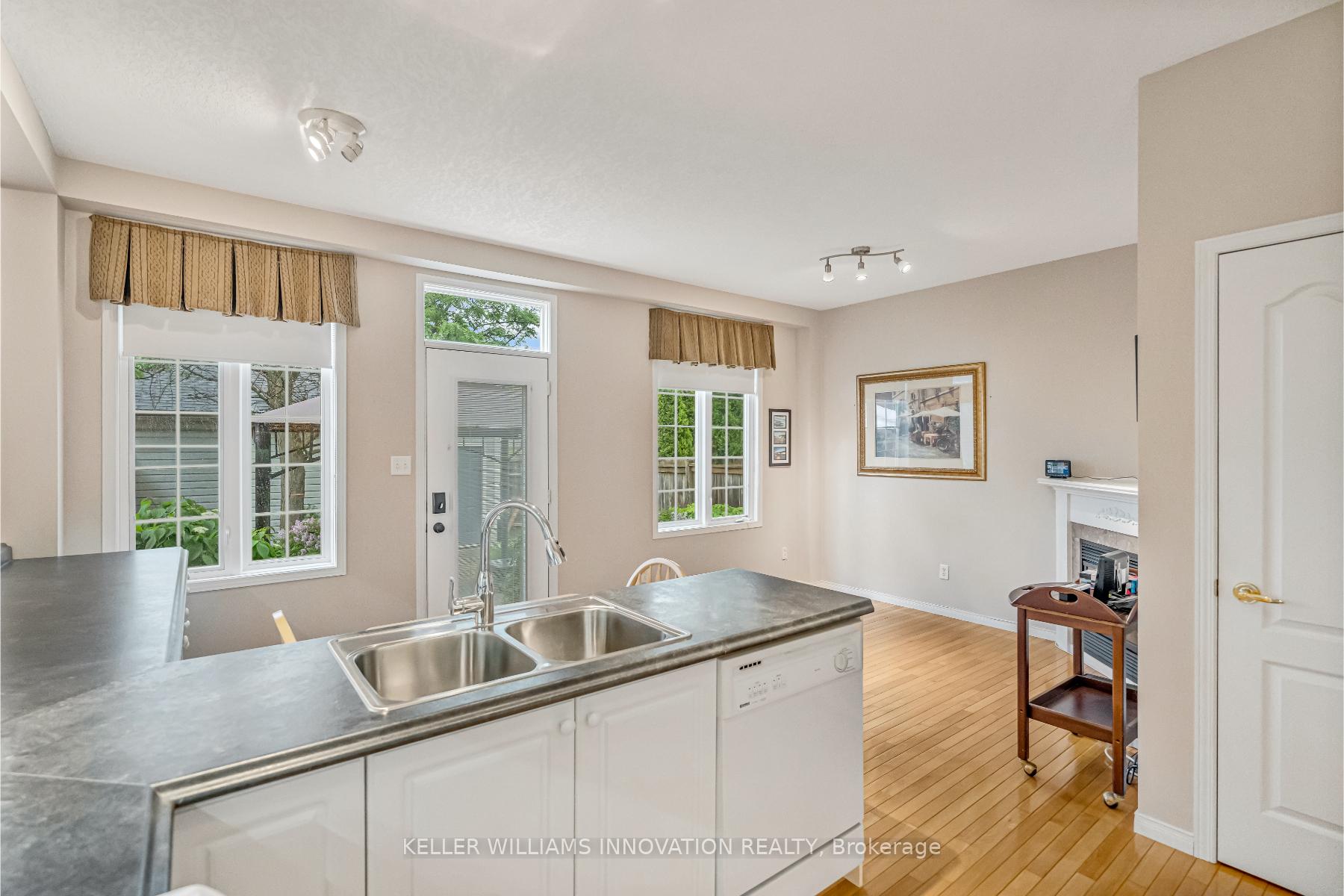 Photo 20 of 598 New Bedford Drive, Waterloo — HOMEH