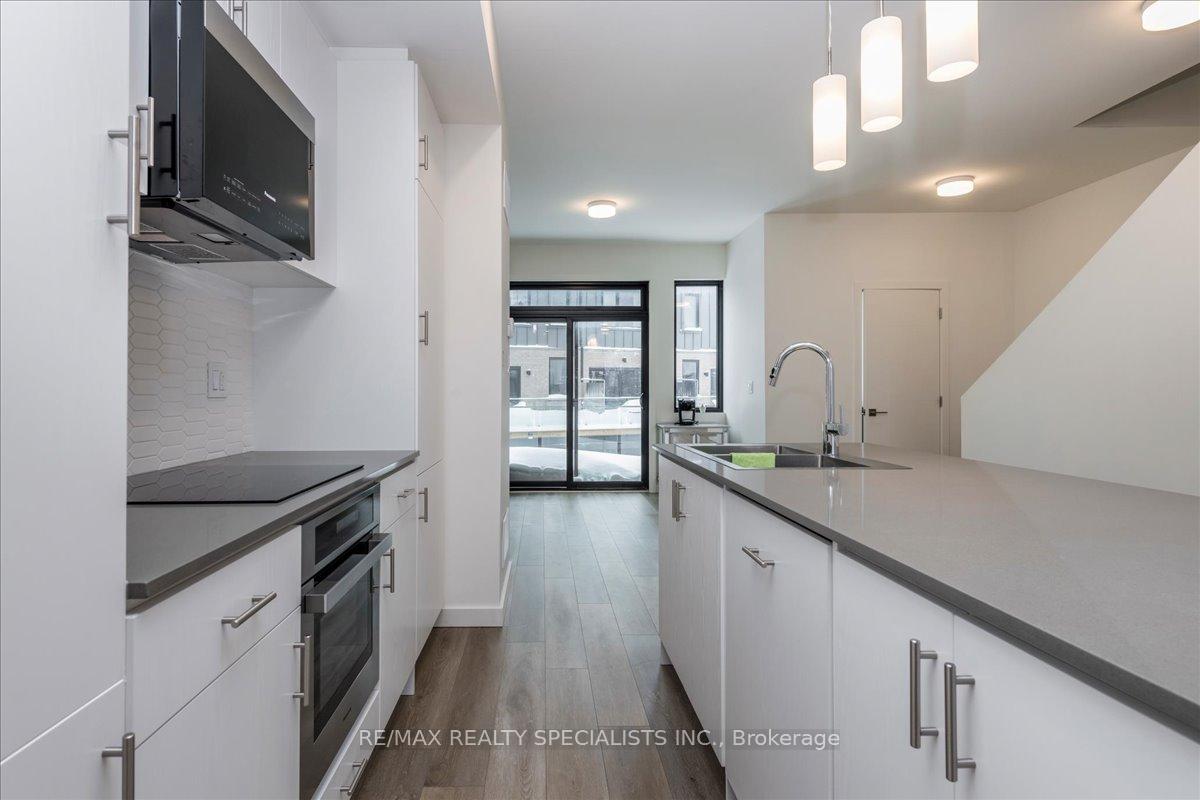 Photo 13 of 34 Rainwater Lane, Barrie, Holly — HOMEH