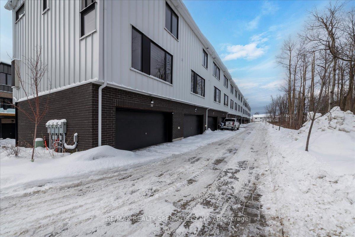 Photo 25 of 34 Rainwater Lane, Barrie, Holly — HOMEH
