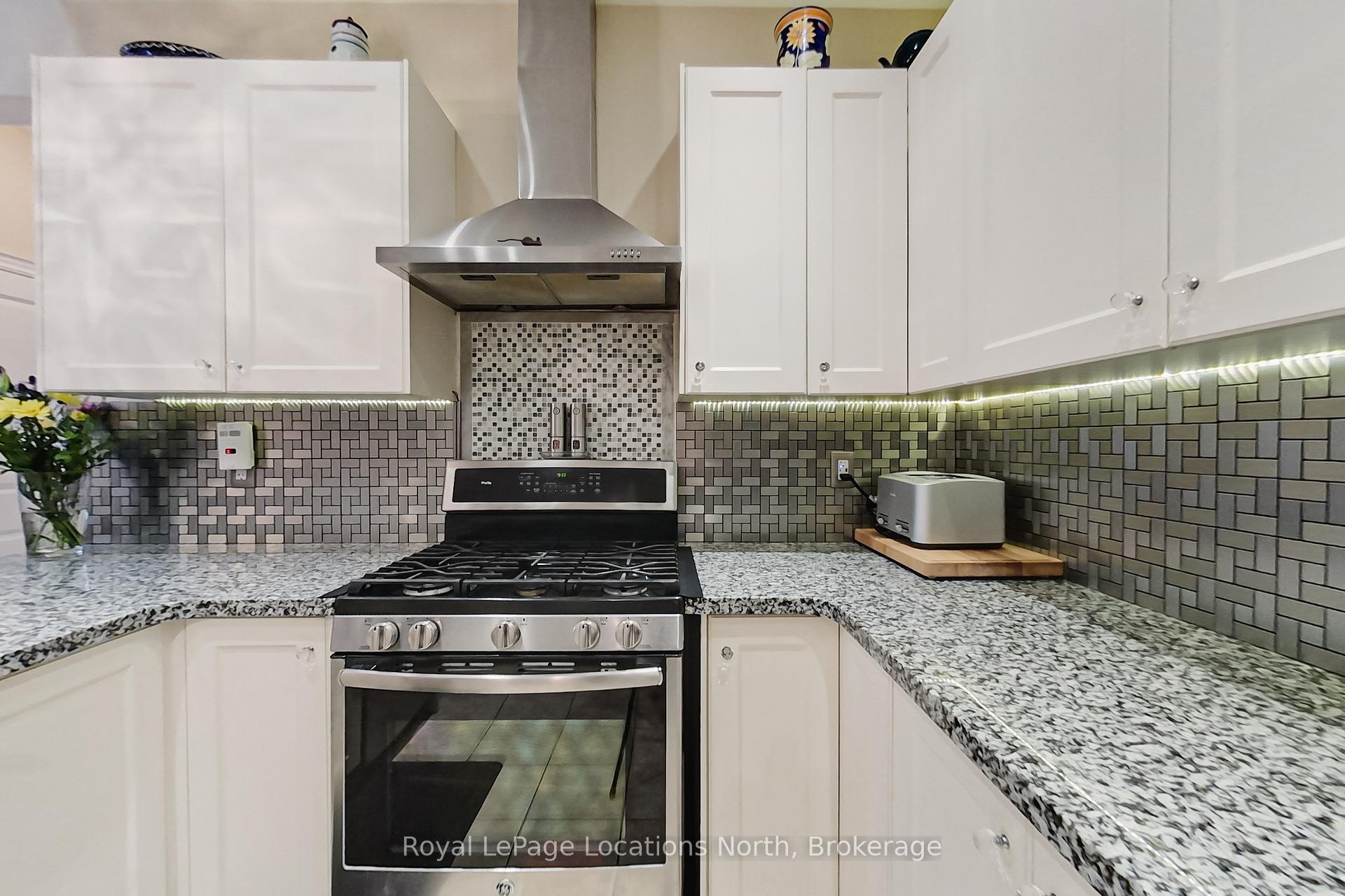 Photo 14 of 8 Covington Blue Crescent, Wasaga Beach — HOMEH