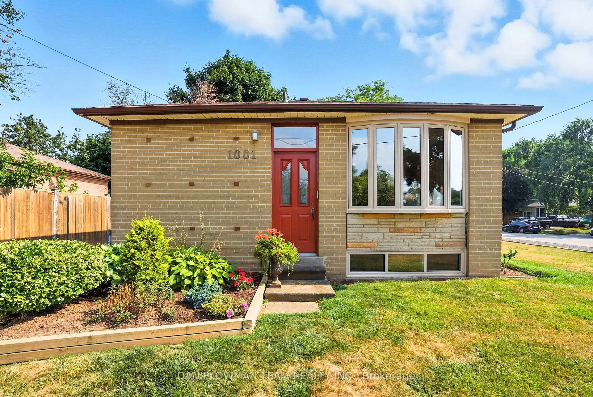 Photo 2 of 1001 Wardman Crescent, Whitby, Williamsburg — HOMEH