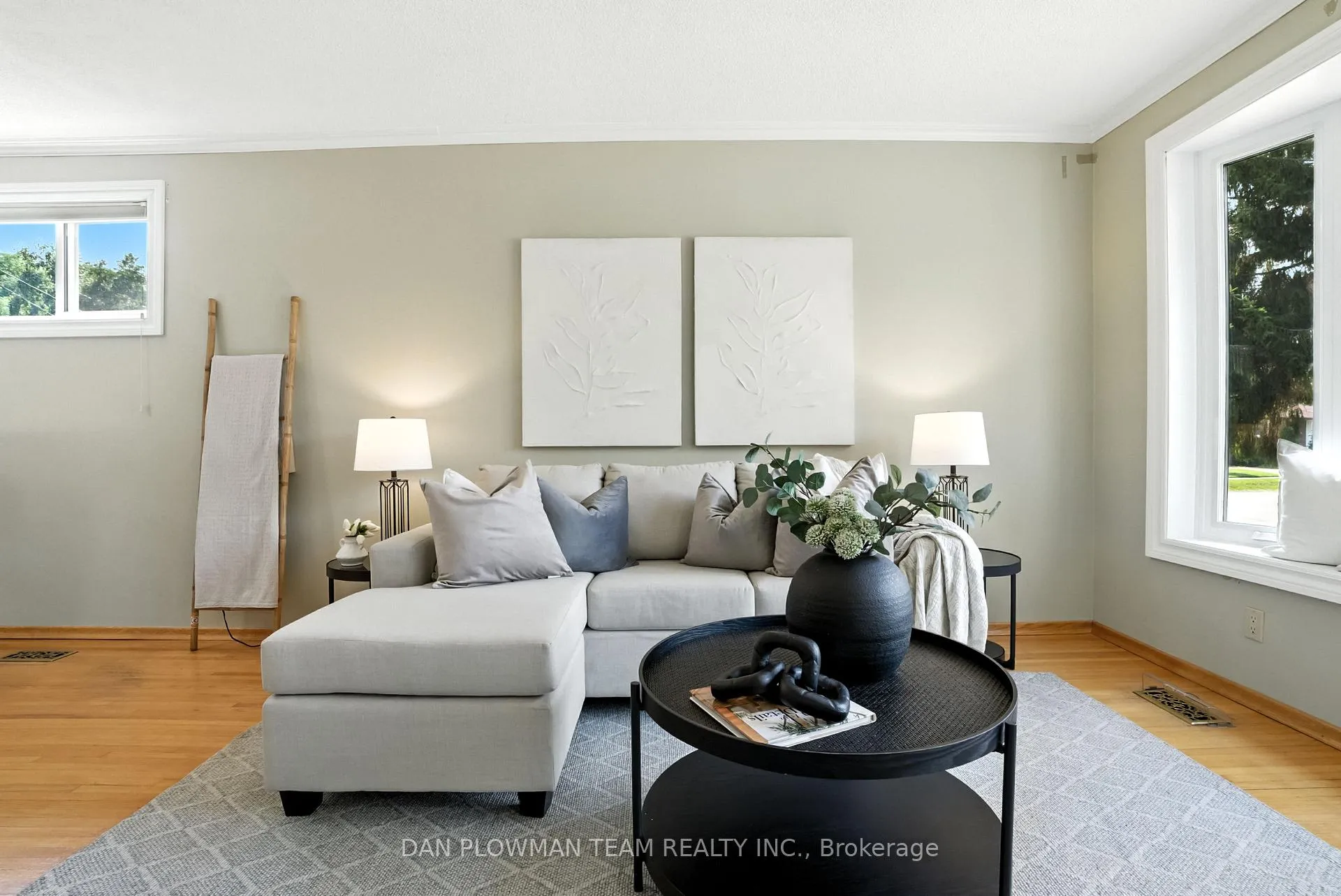 Photo 6 of 1001 Wardman Crescent, Whitby, Williamsburg — HOMEH