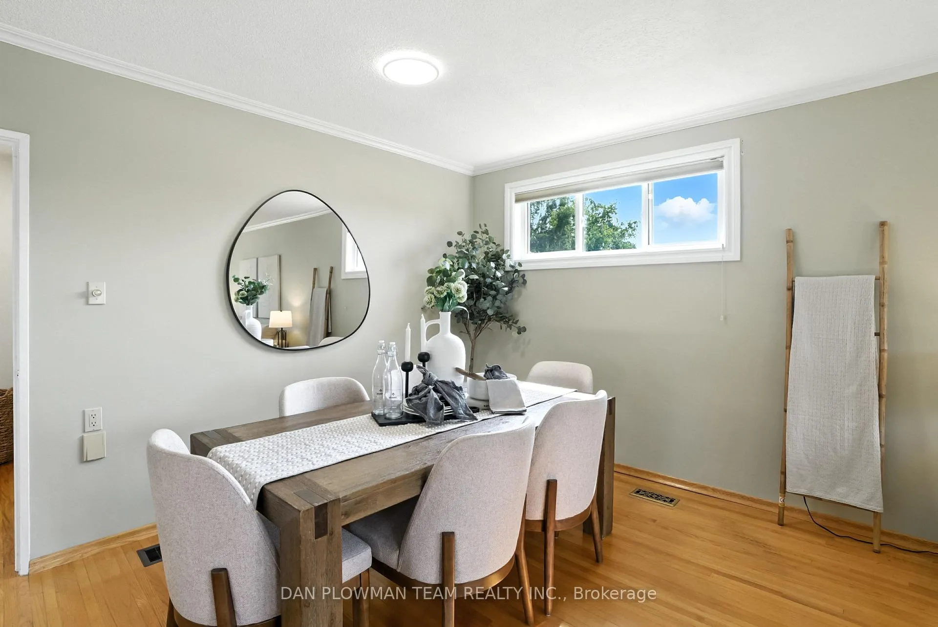 Photo 9 of 1001 Wardman Crescent, Whitby, Williamsburg — HOMEH
