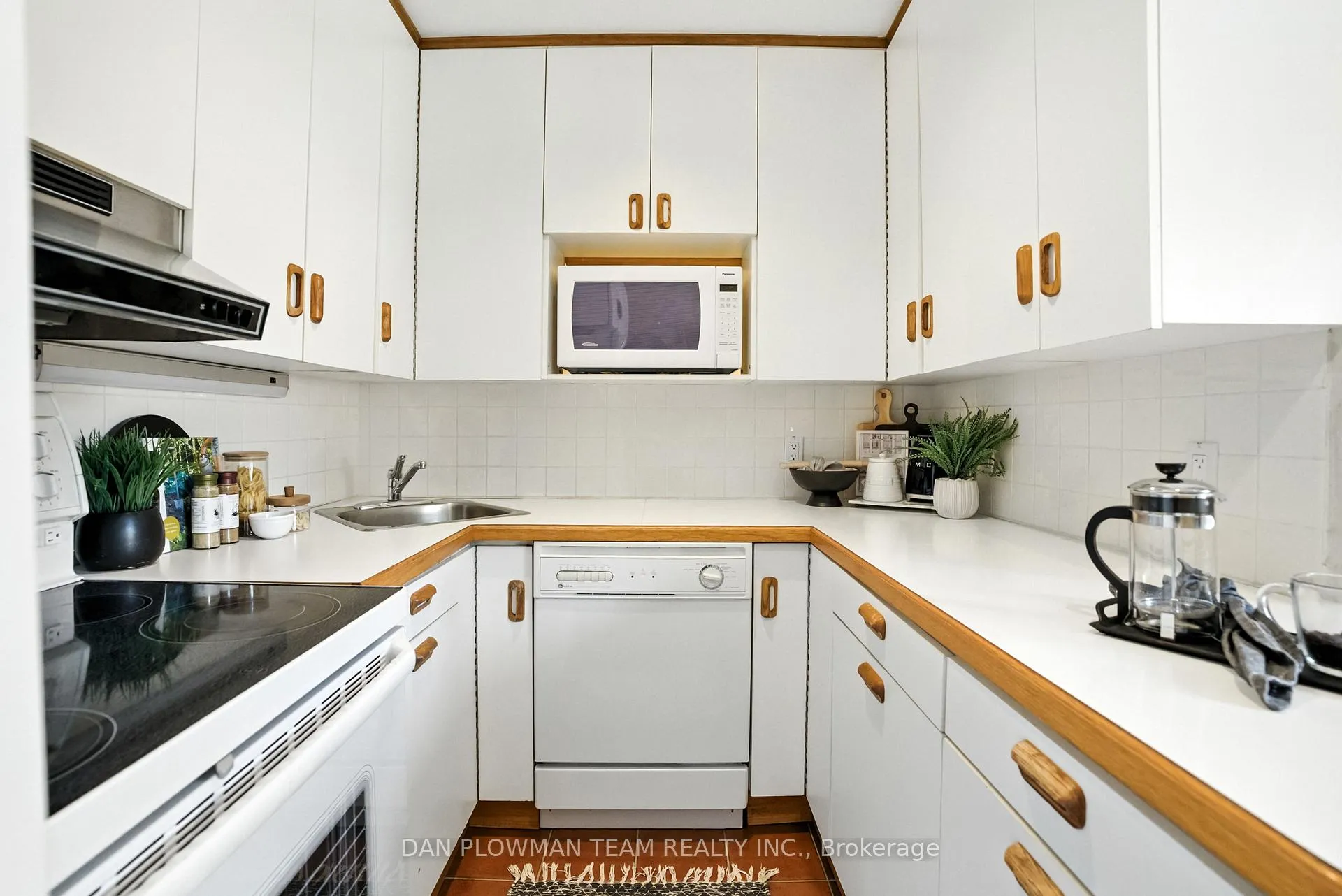 Photo 11 of 1001 Wardman Crescent, Whitby, Williamsburg — HOMEH