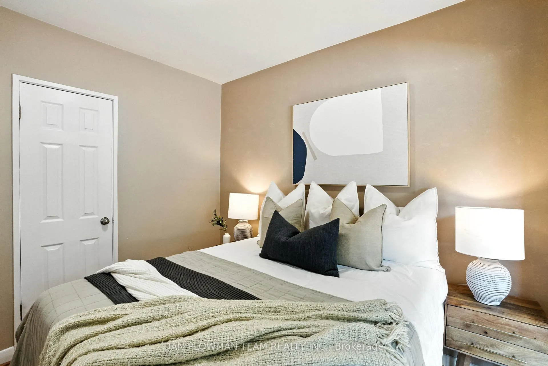 Photo 21 of 1001 Wardman Crescent, Whitby, Williamsburg — HOMEH