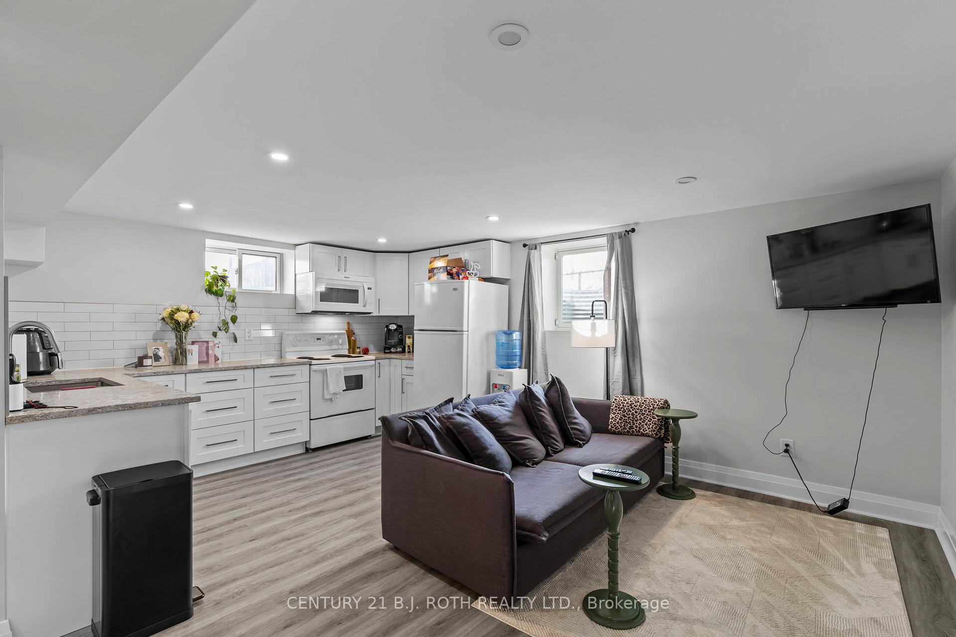 Photo 4 of 215 Rose Street, Barrie, Wellington — HOMEH