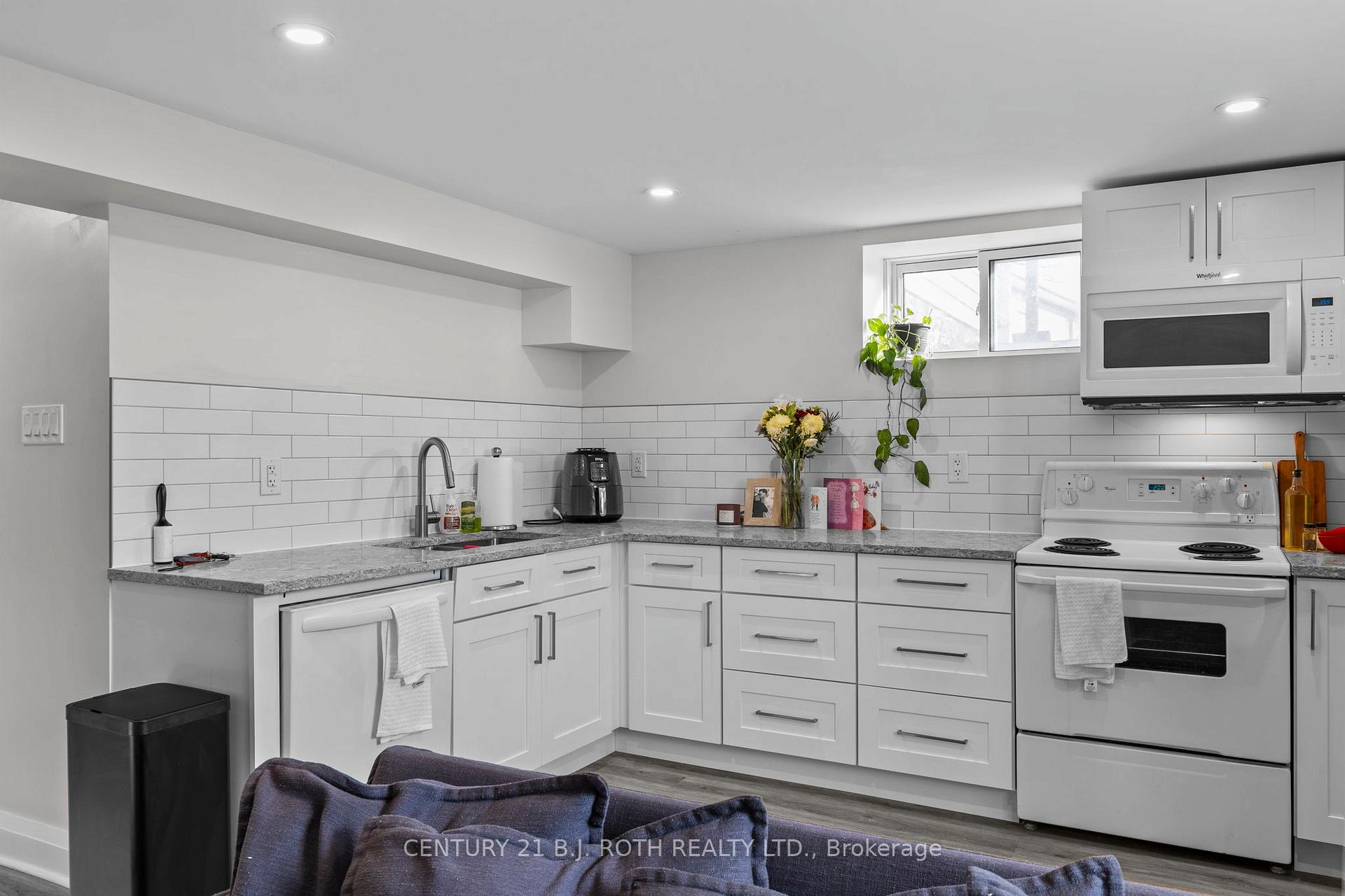 Photo 14 of 215 Rose Street, Barrie, Wellington — HOMEH