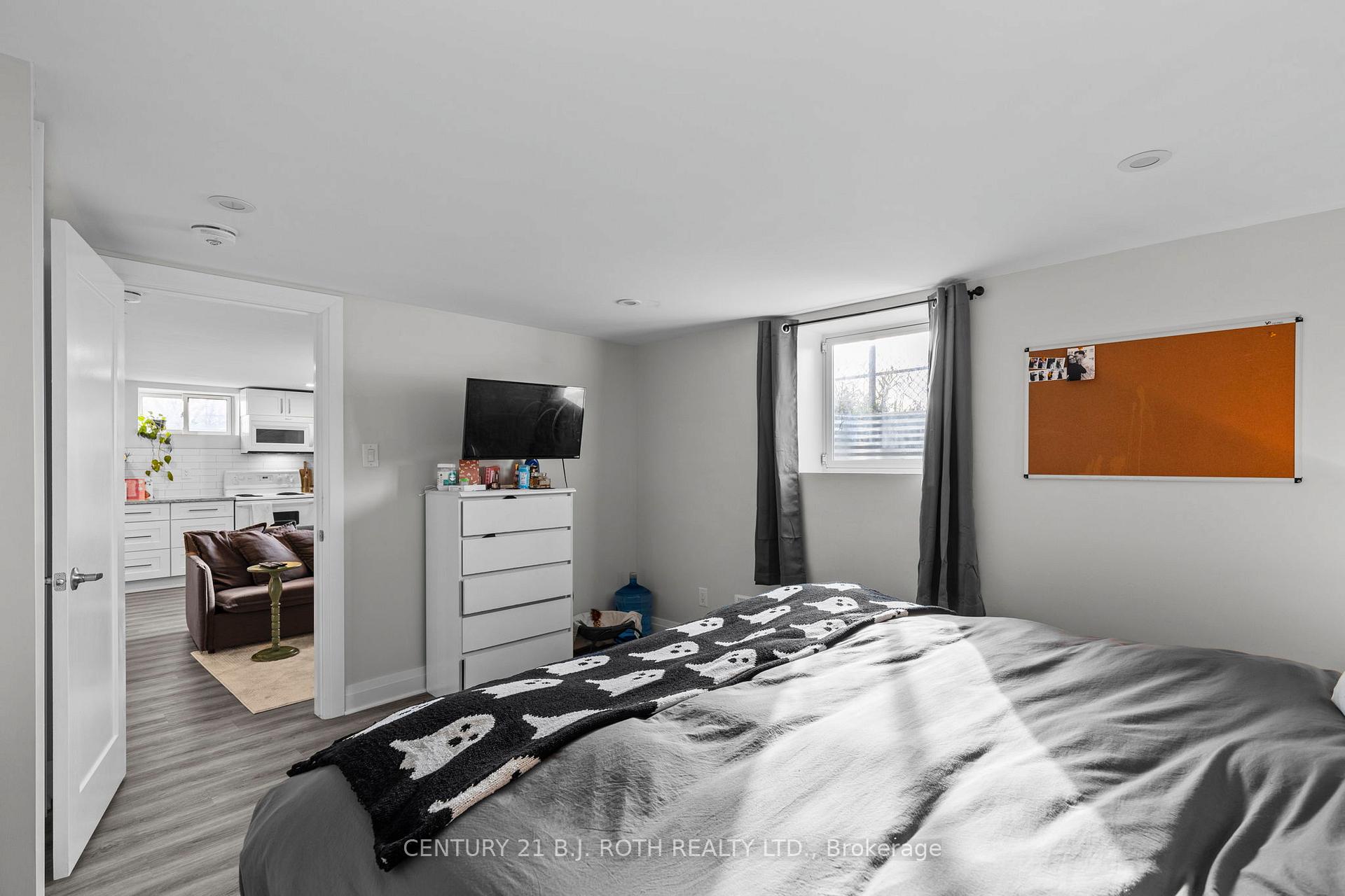 Photo 11 of 215 Rose Street, Barrie, Wellington — HOMEH