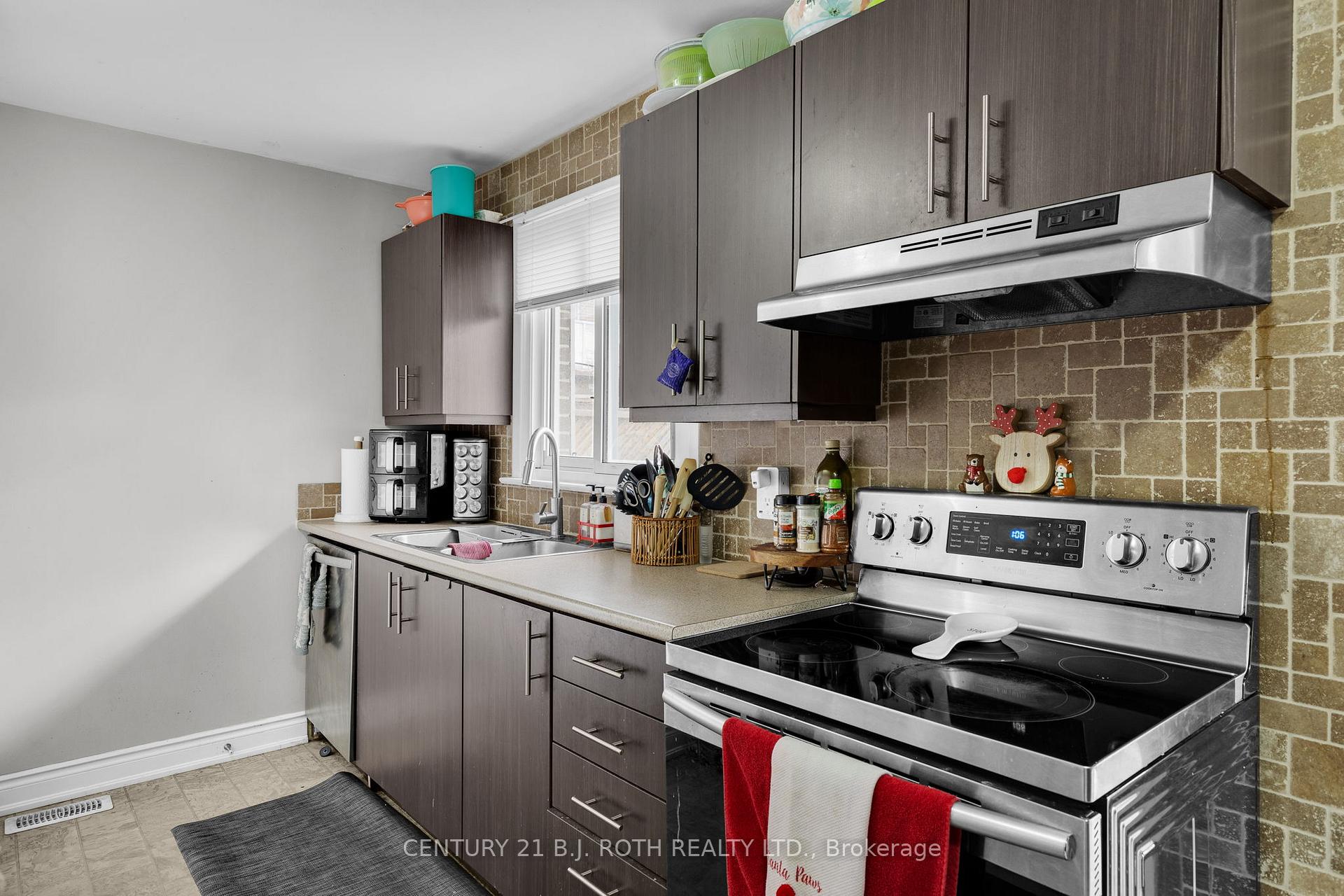Photo 21 of 215 Rose Street, Barrie, Wellington — HOMEH