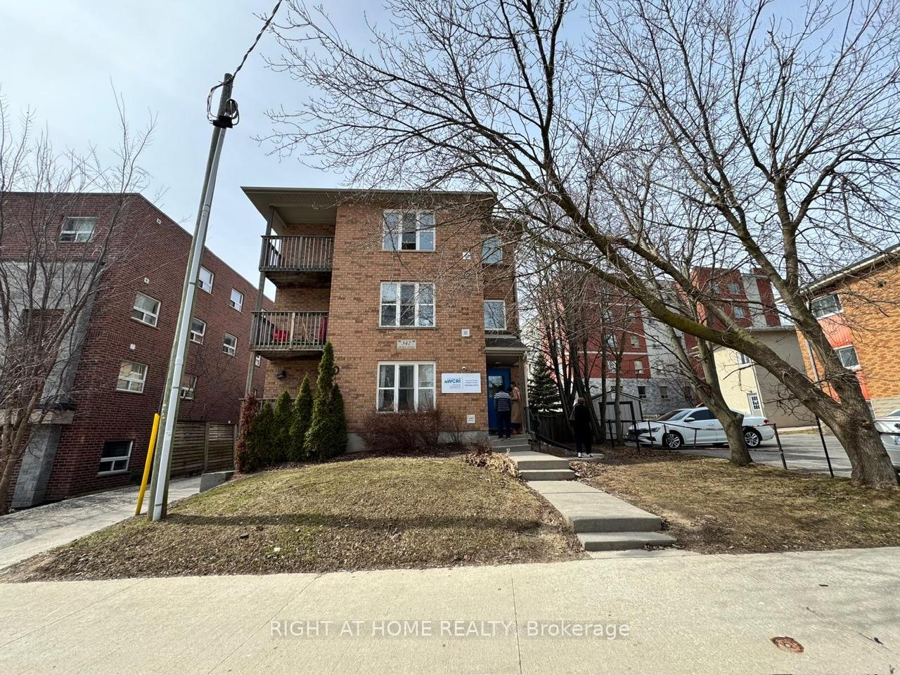 Photo 2 of 26 Columbia Street W, Waterloo — HOMEH