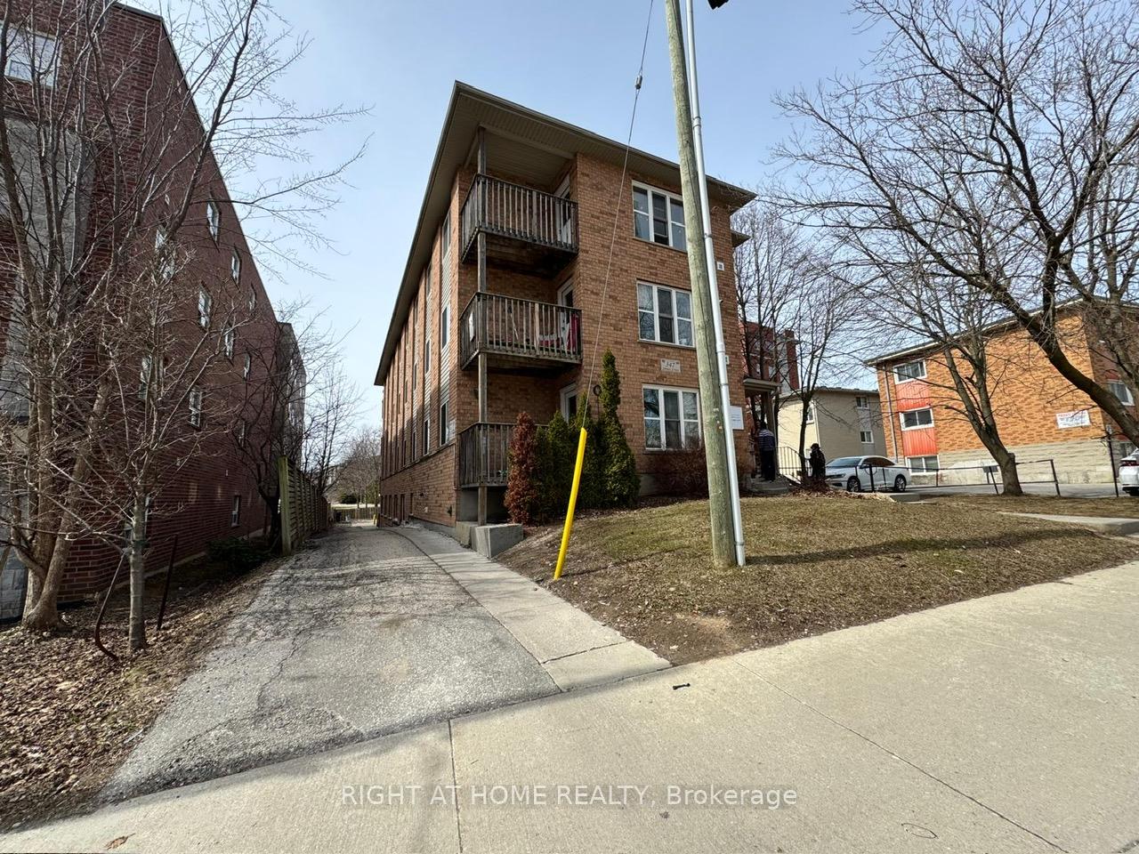 Photo 3 of 26 Columbia Street W, Waterloo — HOMEH