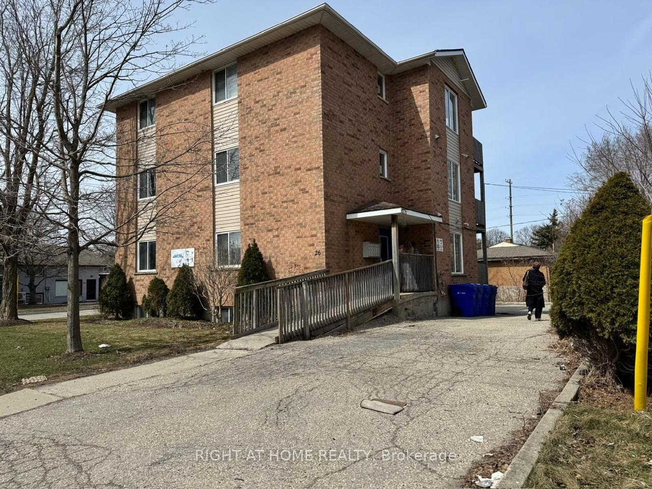 Photo 4 of 26 Columbia Street W, Waterloo — HOMEH
