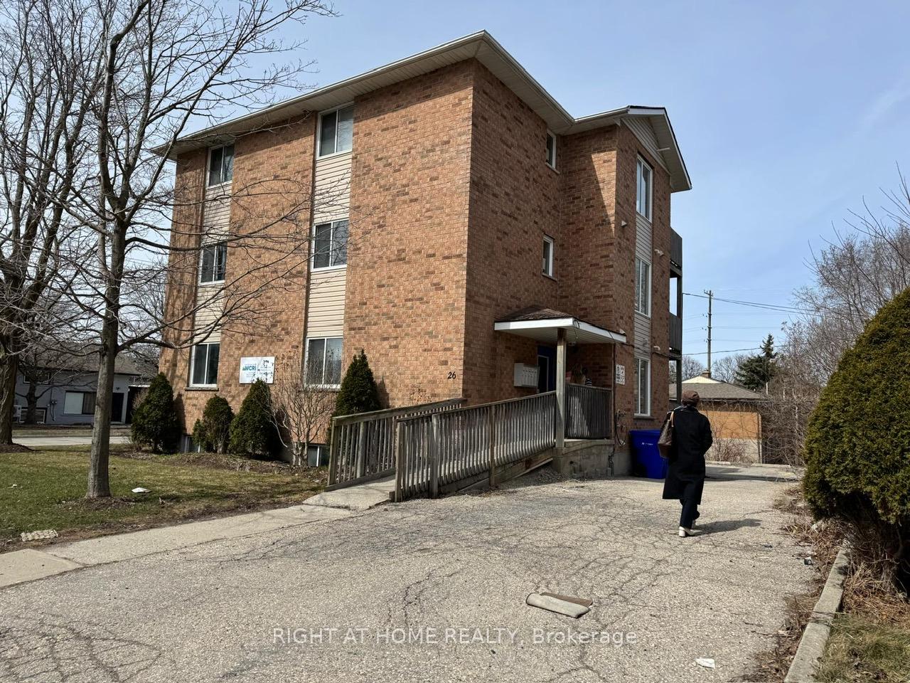 Photo 6 of 26 Columbia Street W, Waterloo — HOMEH