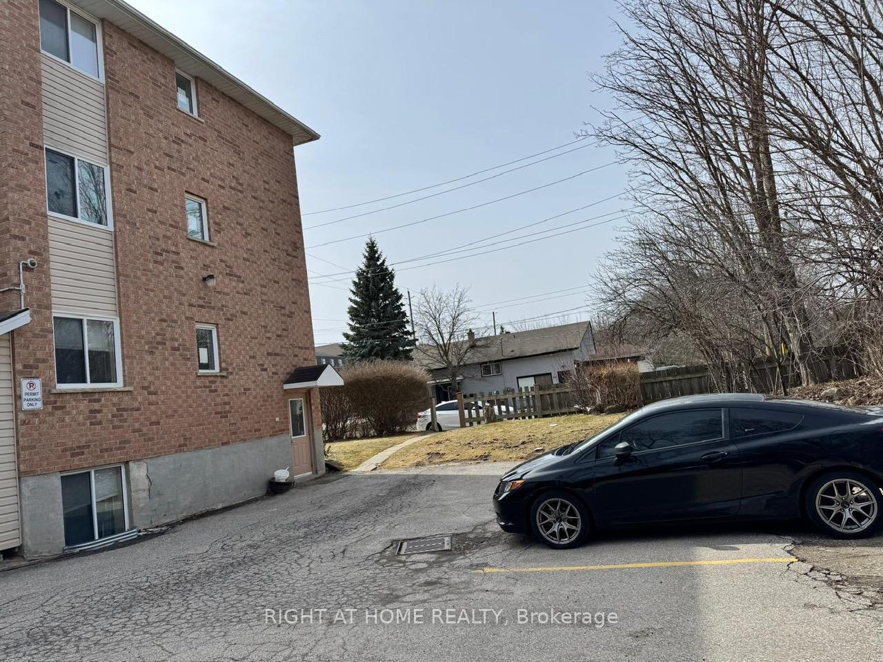 Photo 8 of 26 Columbia Street W, Waterloo — HOMEH