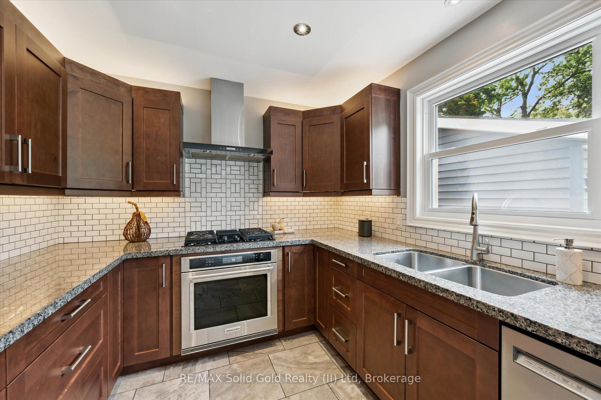 Photo 14 of 125 Macgregor Crescent, Waterloo — HOMEH