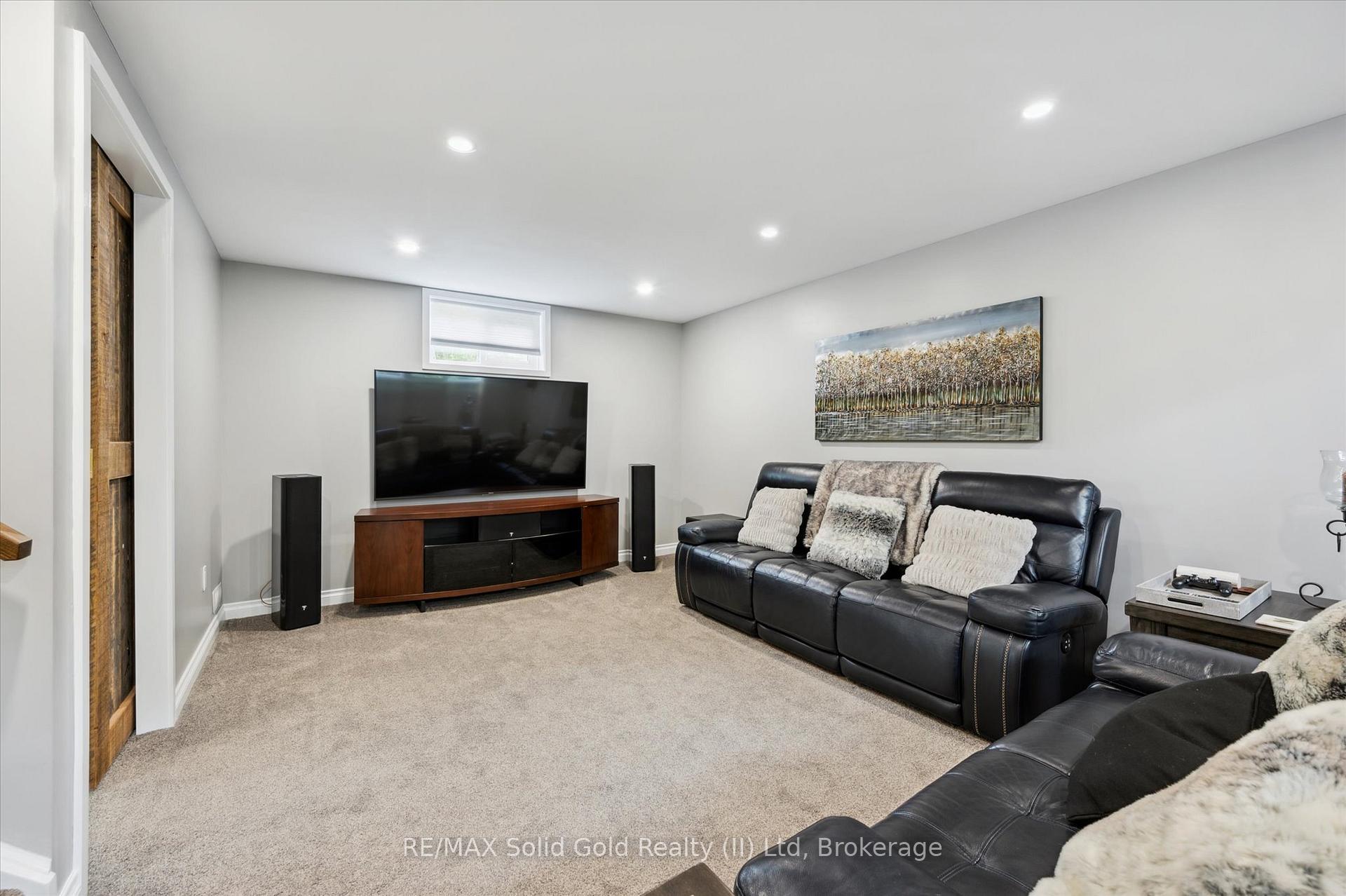 Photo 29 of 125 Macgregor Crescent, Waterloo — HOMEH