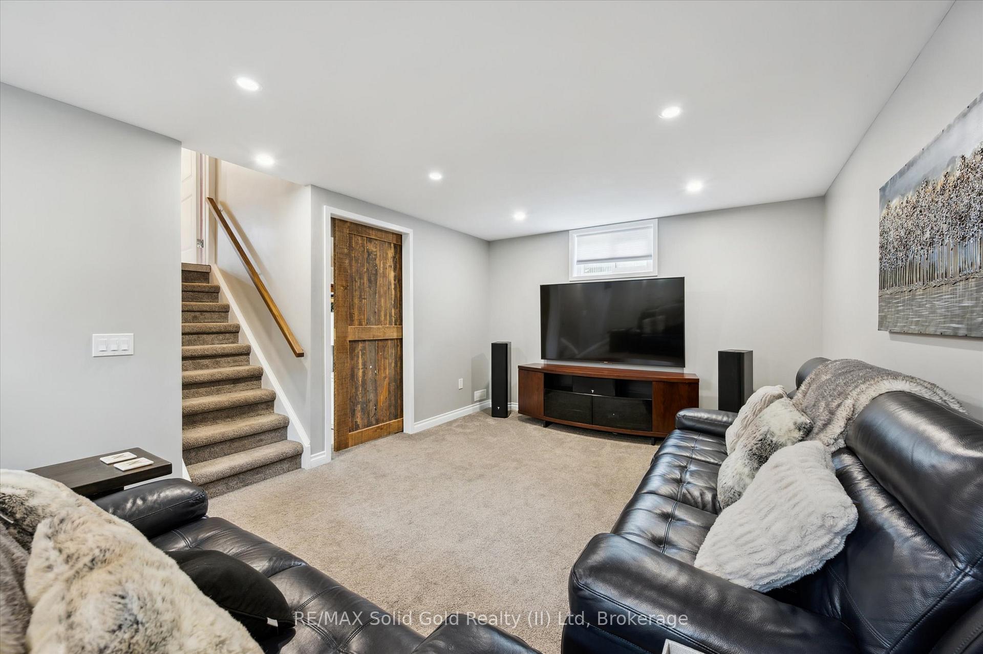Photo 32 of 125 Macgregor Crescent, Waterloo — HOMEH