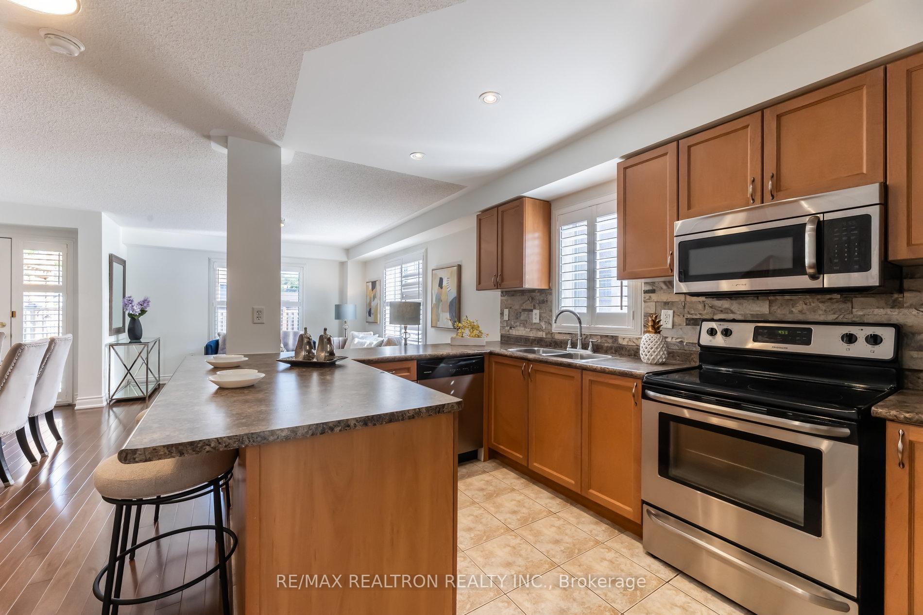Photo 13 of 18 Summerside Avenue, Whitby, Taunton North — HOMEH