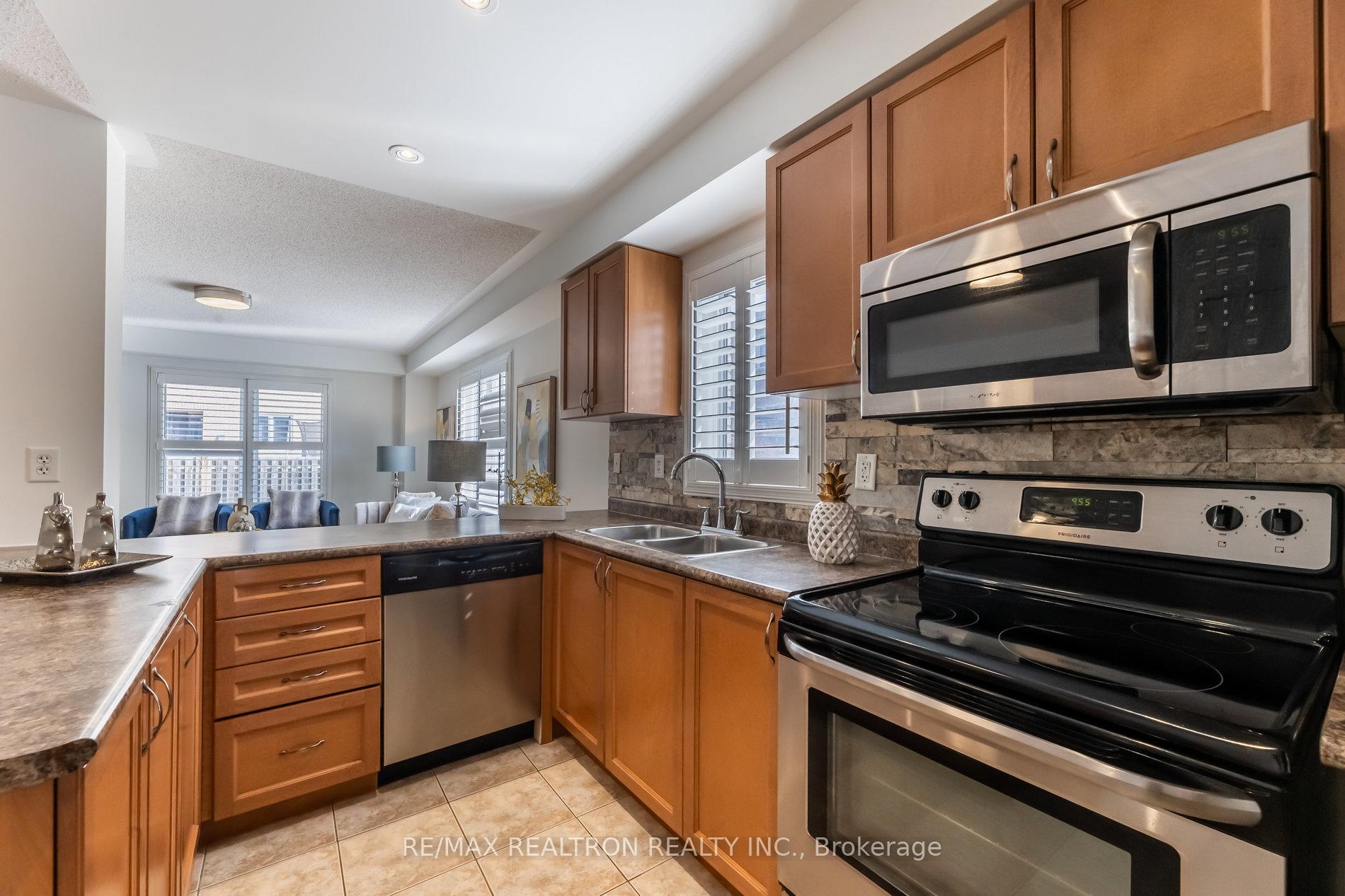 Photo 14 of 18 Summerside Avenue, Whitby, Taunton North — HOMEH