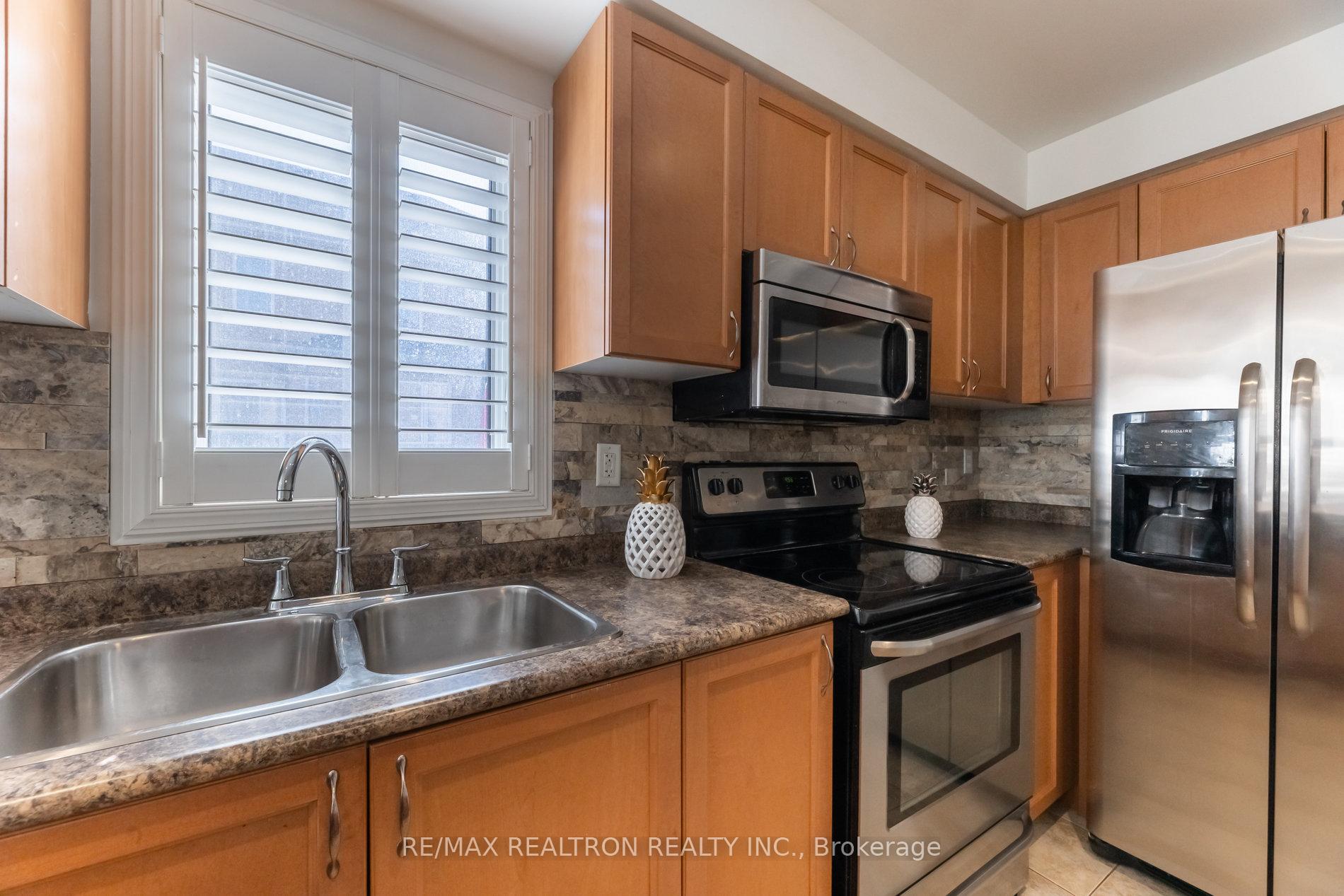 Photo 15 of 18 Summerside Avenue, Whitby, Taunton North — HOMEH