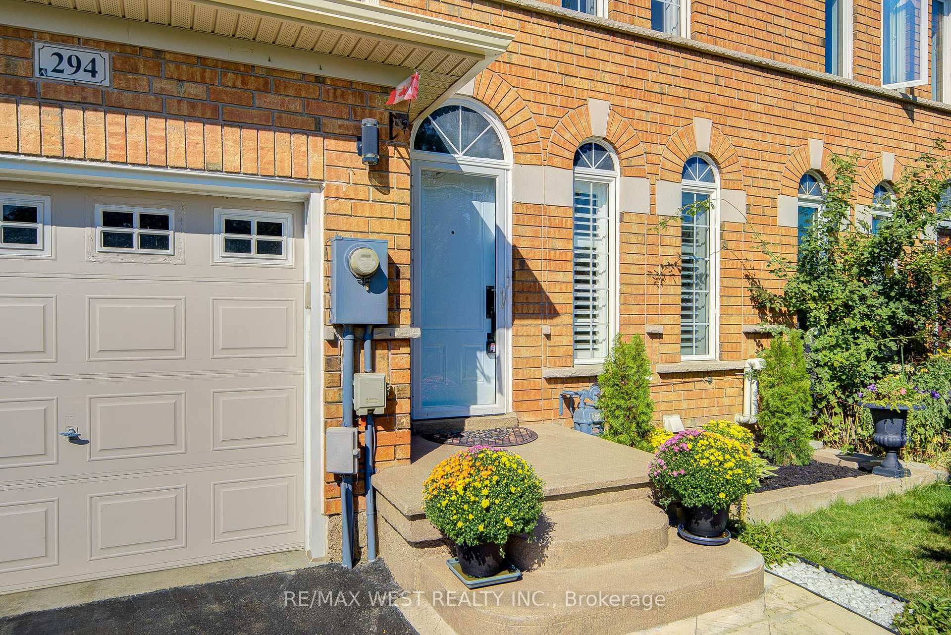 Photo 3 of 294 Hawkview Boulevard, Vaughan, Vellore Village — HOMEH