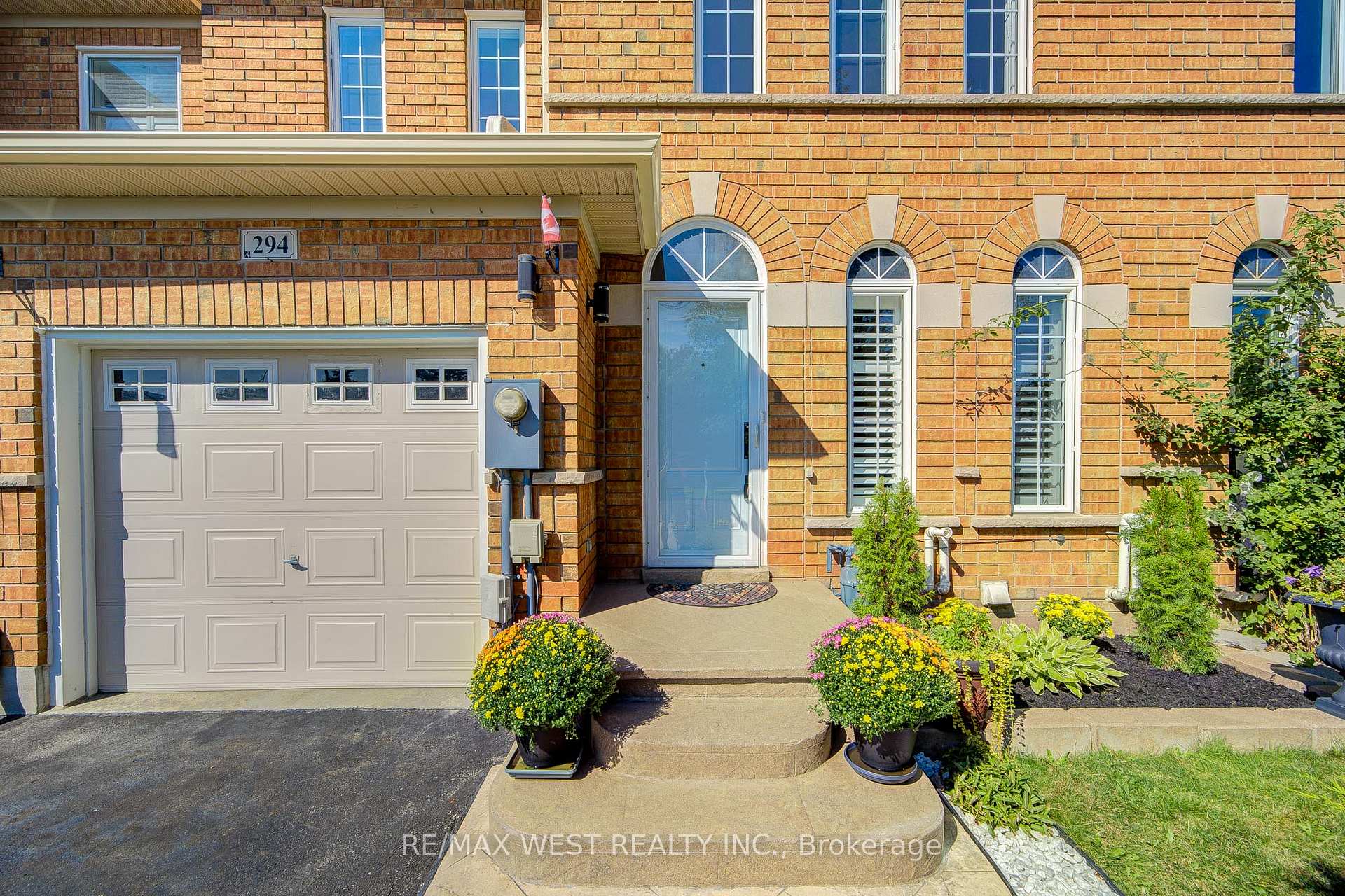 Photo 4 of 294 Hawkview Boulevard, Vaughan, Vellore Village — HOMEH