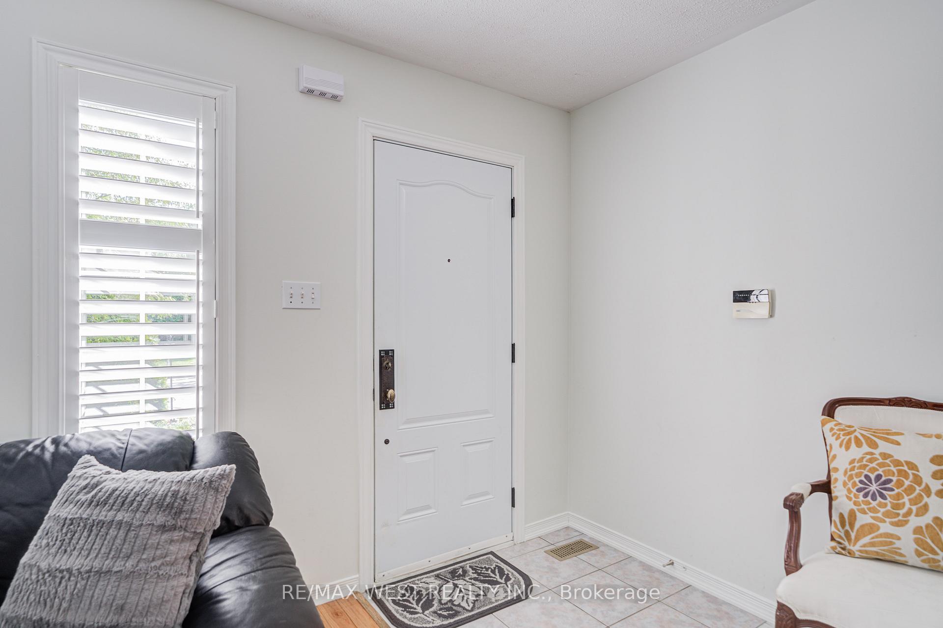 Photo 5 of 294 Hawkview Boulevard, Vaughan, Vellore Village — HOMEH