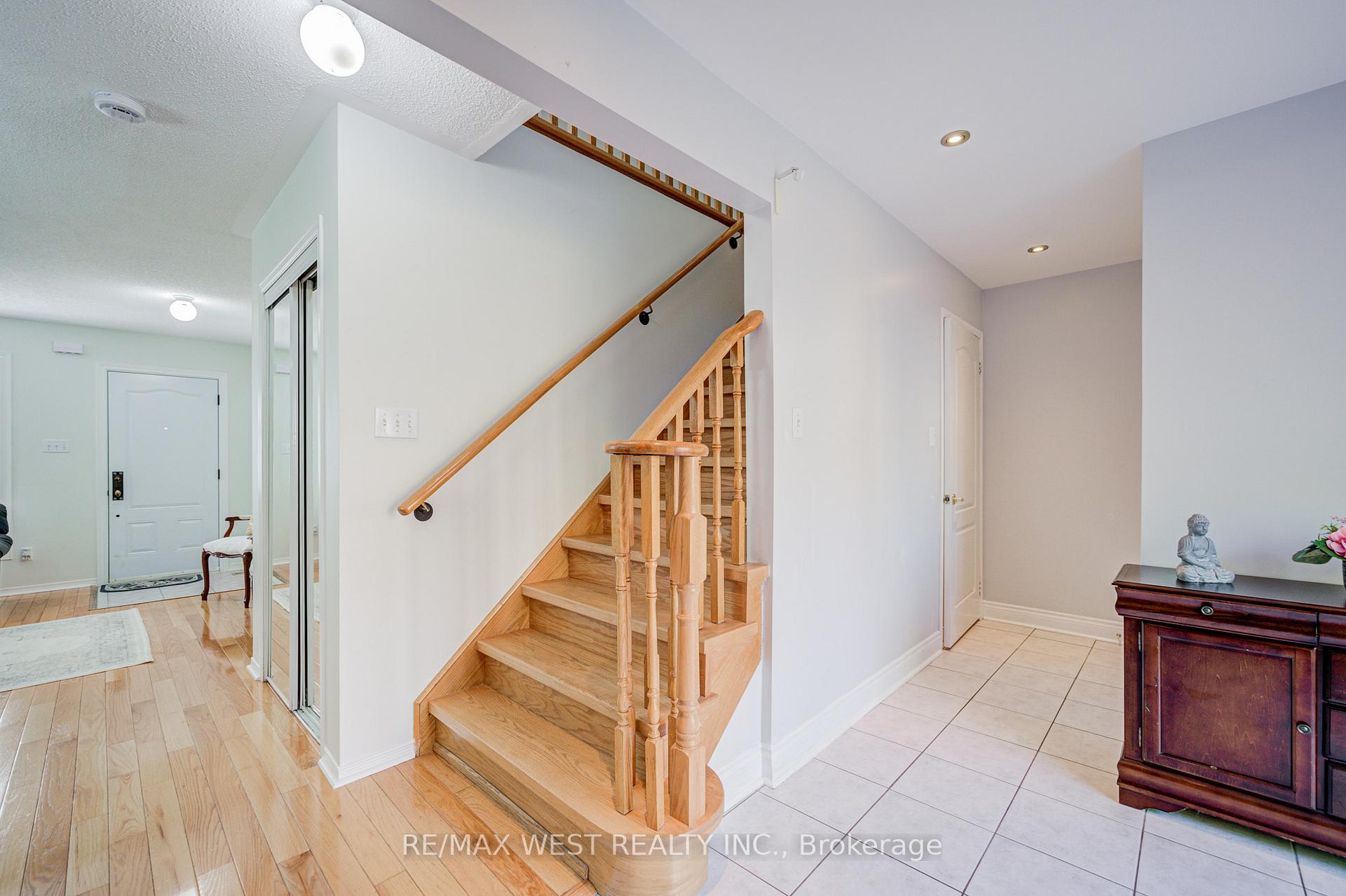 Photo 8 of 294 Hawkview Boulevard, Vaughan, Vellore Village — HOMEH