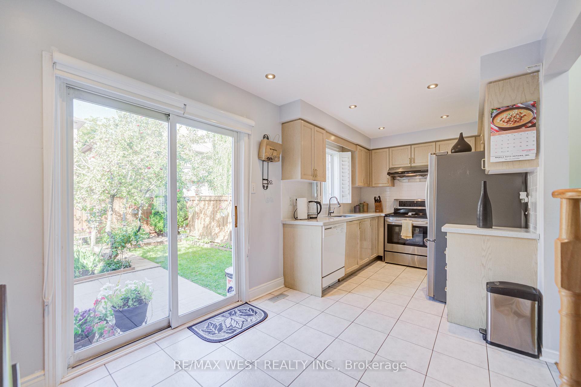Photo 10 of 294 Hawkview Boulevard, Vaughan, Vellore Village — HOMEH