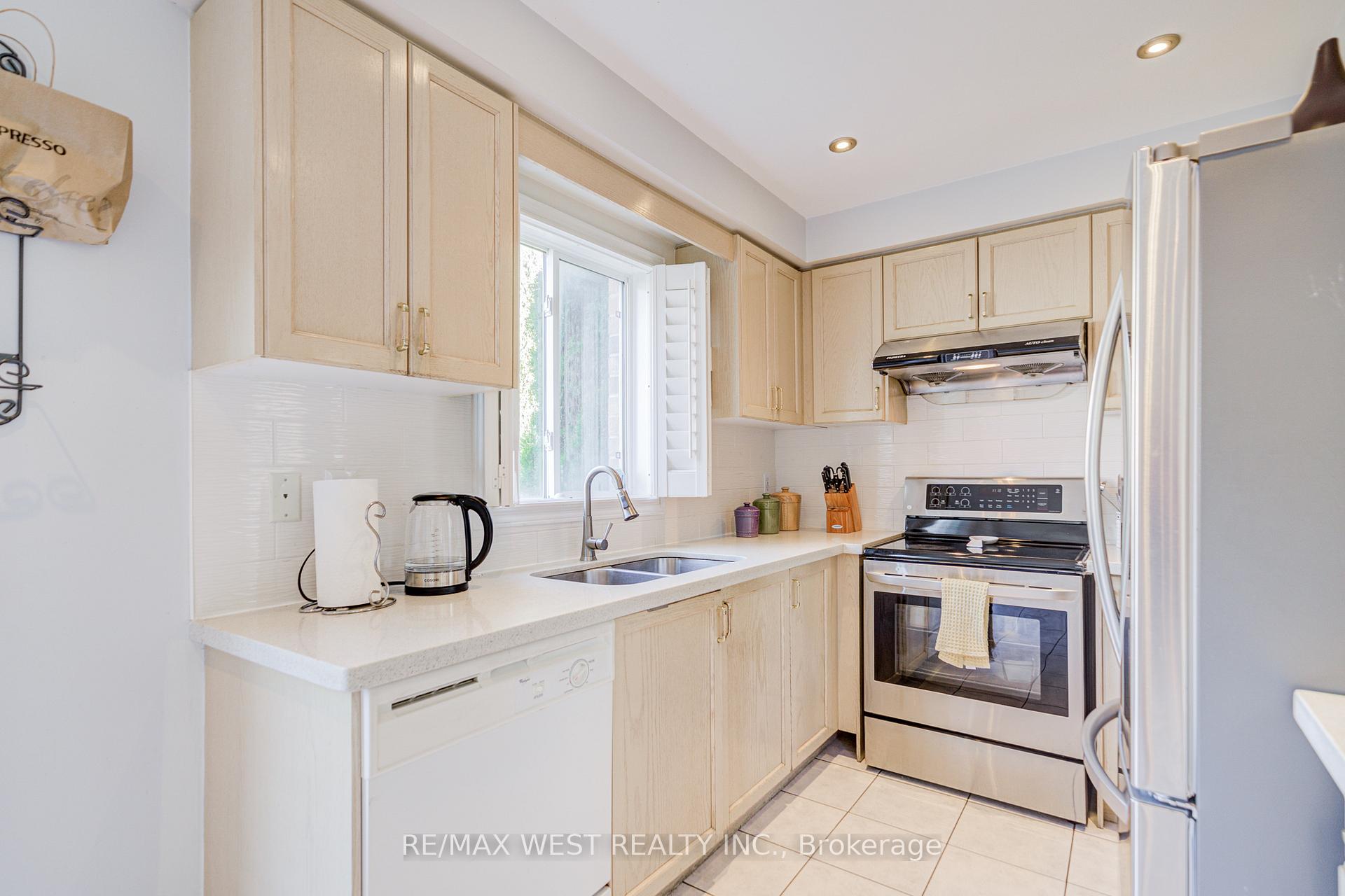 Photo 12 of 294 Hawkview Boulevard, Vaughan, Vellore Village — HOMEH