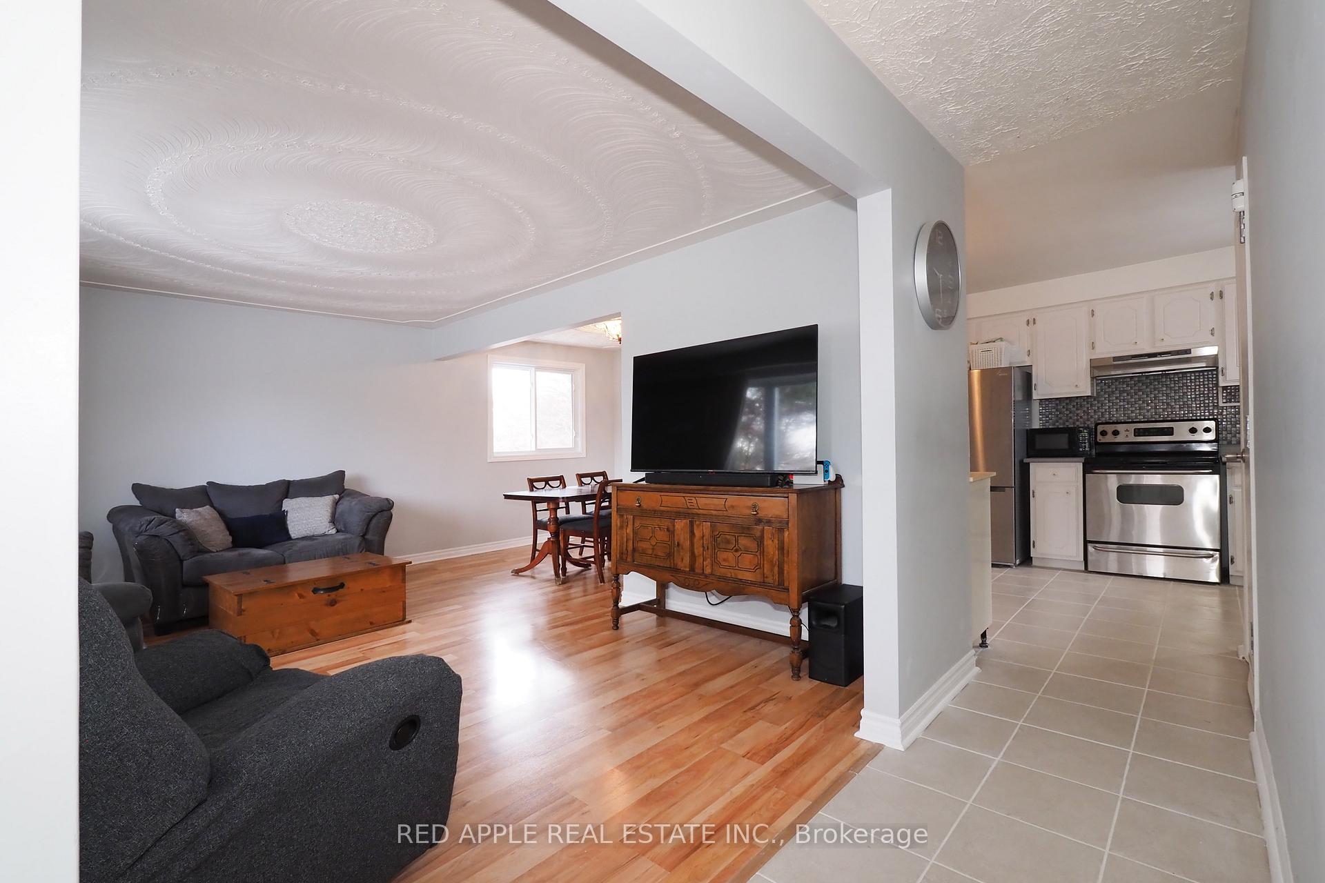 Photo 2 of 113 Deerberry Place, Waterloo — HOMEH