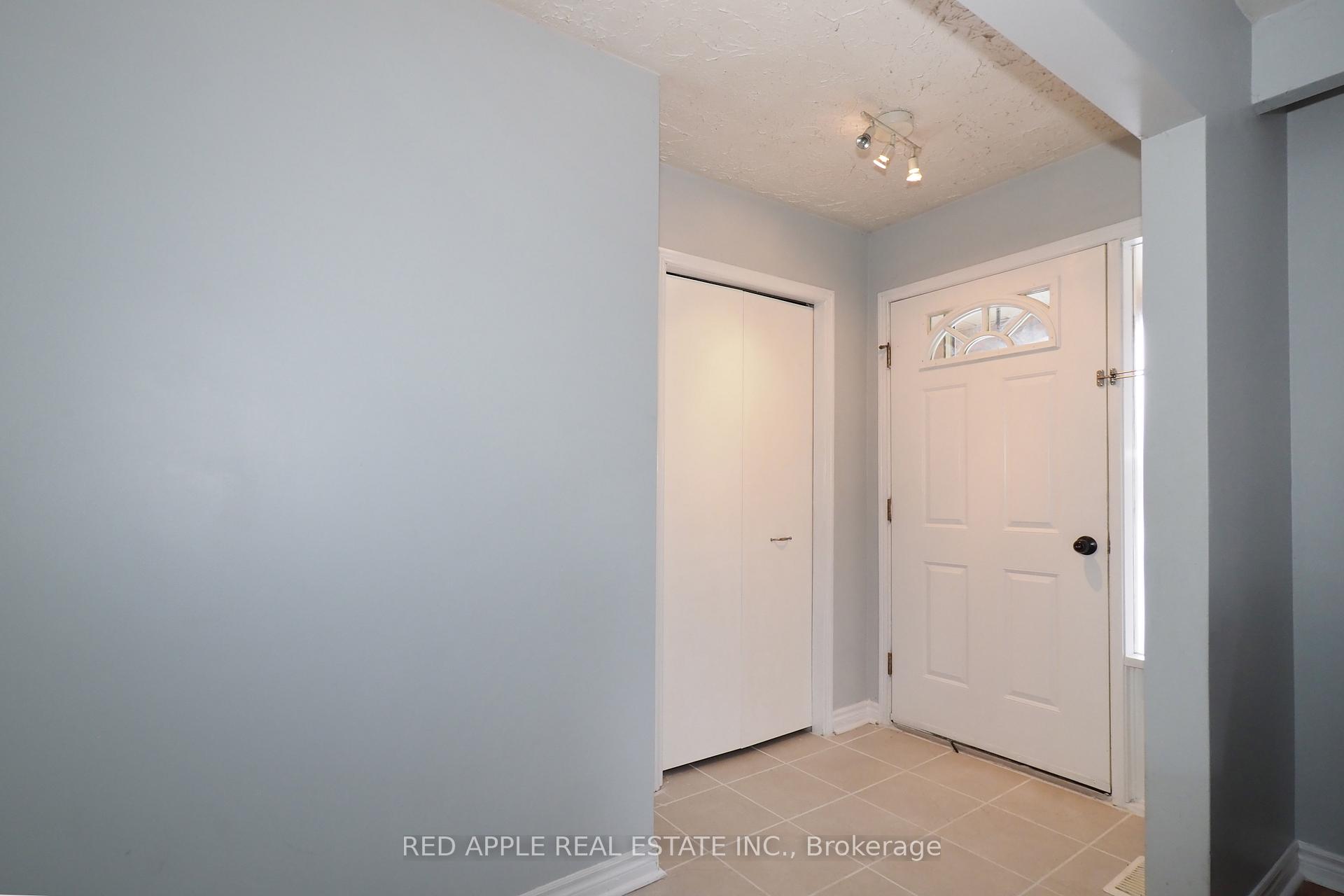 Photo 3 of 113 Deerberry Place, Waterloo — HOMEH