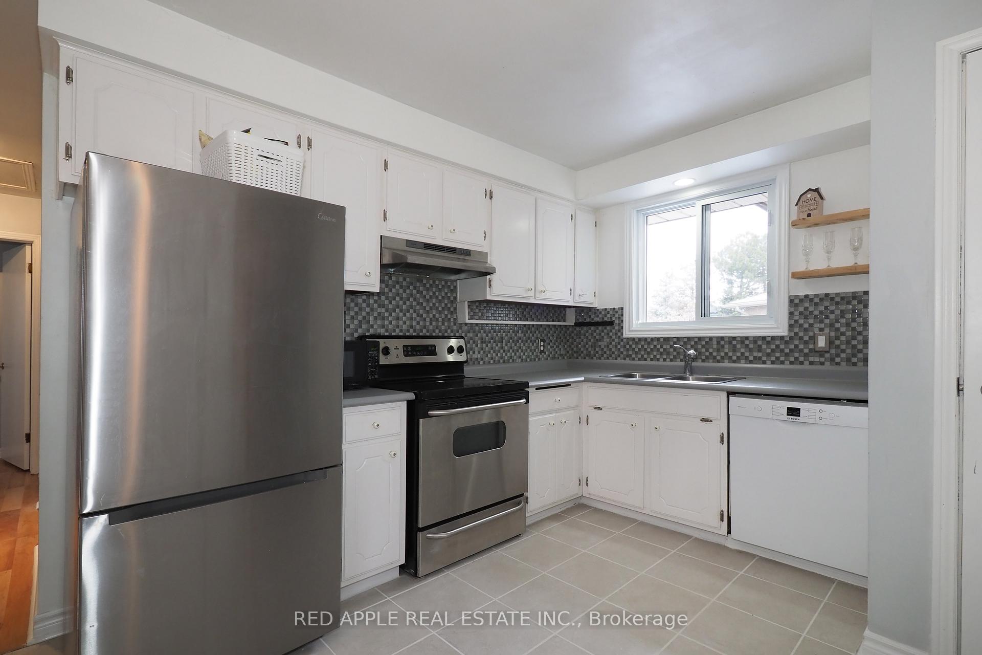 Photo 10 of 113 Deerberry Place, Waterloo — HOMEH